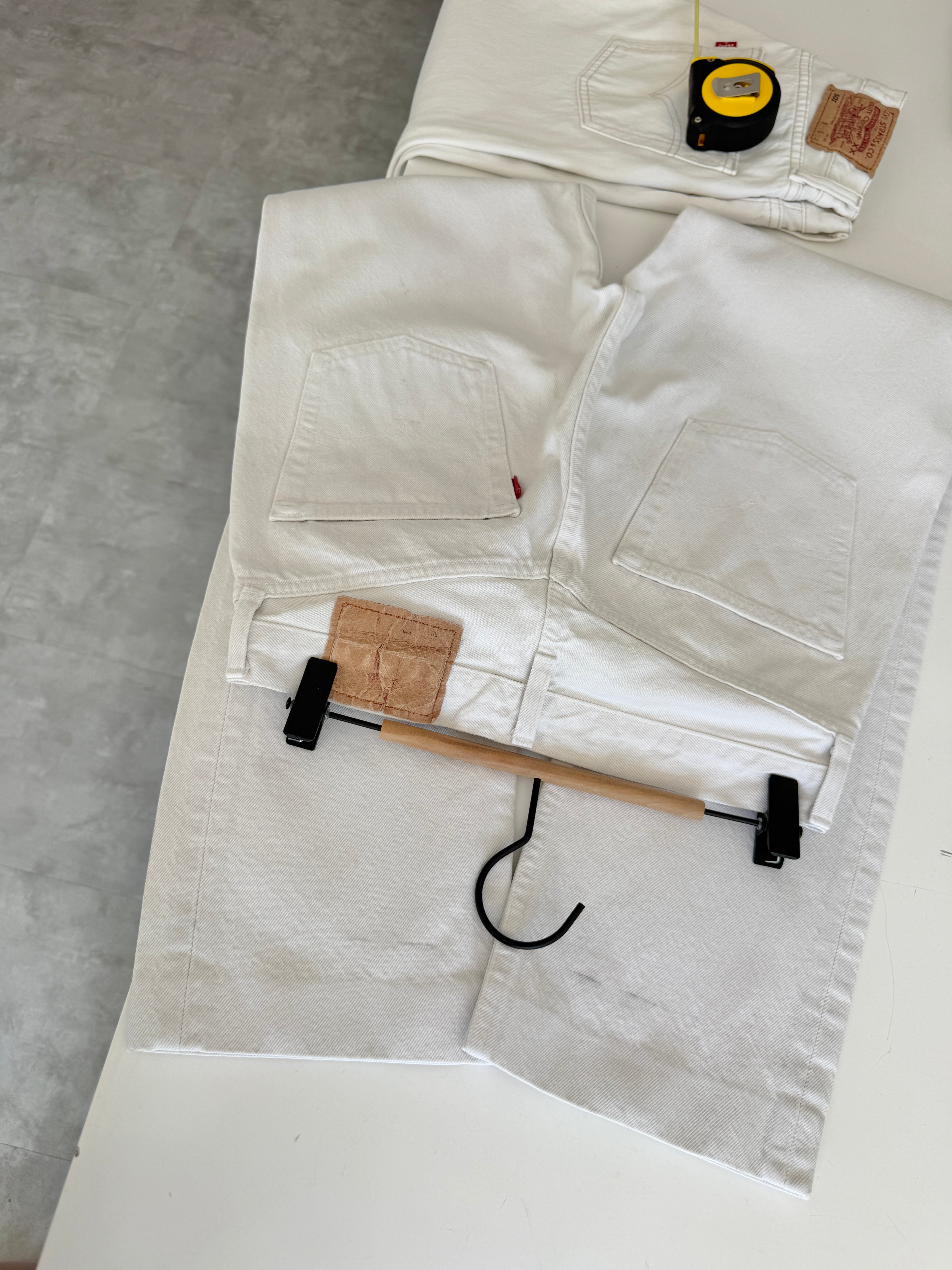 W28 L30 white vintage Levis 501 27/28” measured waist white 90s/80s 501s