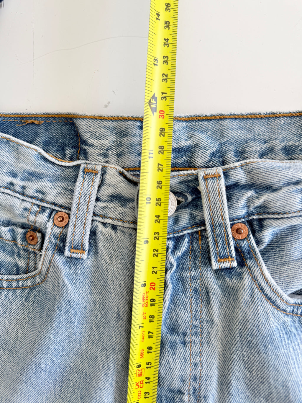 W24 L31 vintage Levis 501 23-24” measured light blue fade denim 90s Levi’s 501s USA