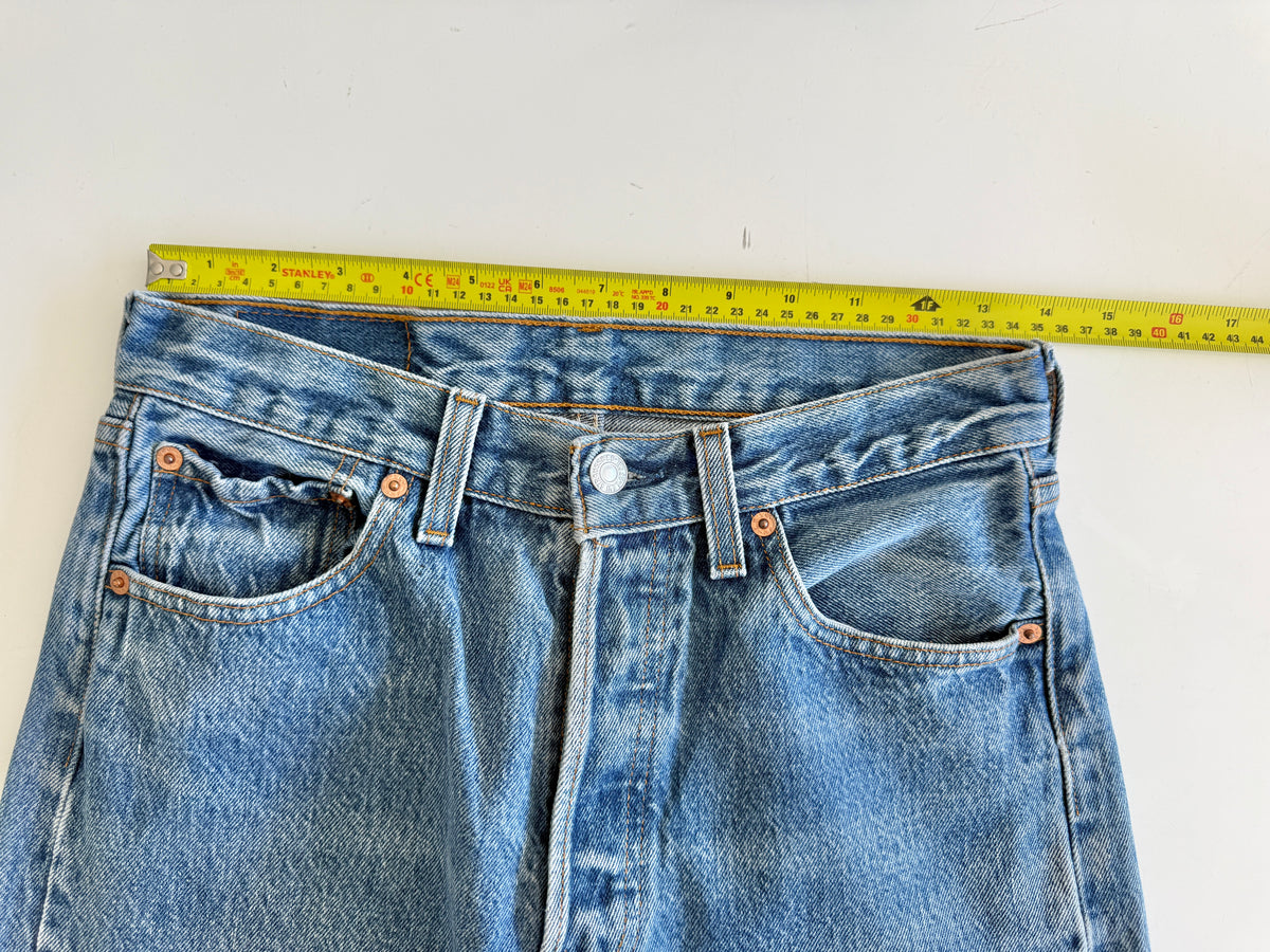 W27 L31 vintage Levis 501s 27” measured dark faded blue 501s 90s USA