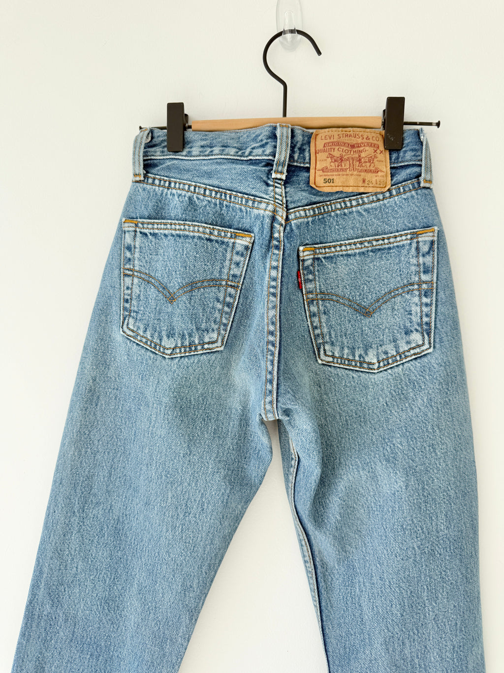 W22 L28 vintage Levis 501 22” measured waist medium faded 501s 90s denim