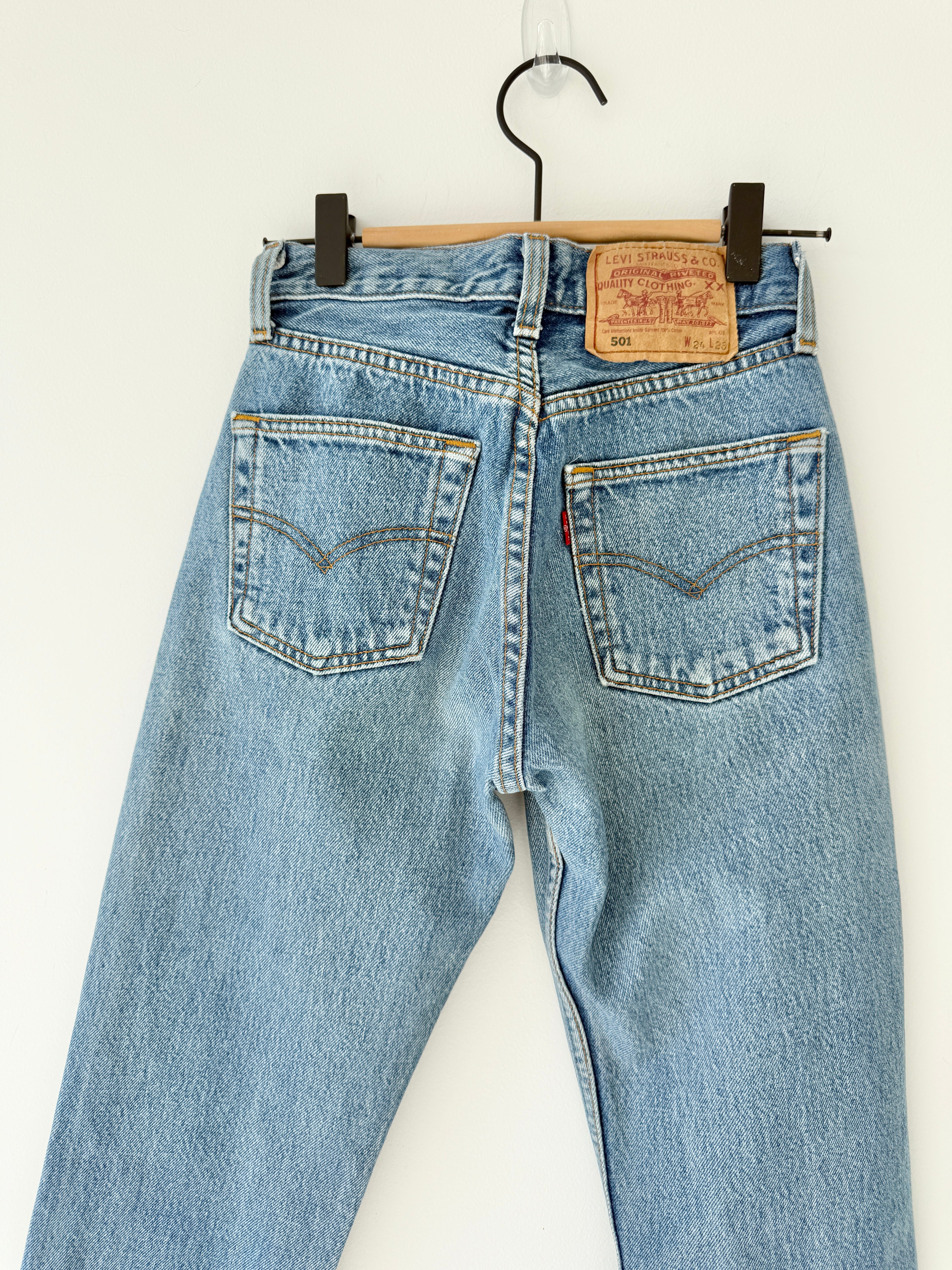 W22 L28 vintage Levis 501 22” measured waist medium faded 501s 90s denim