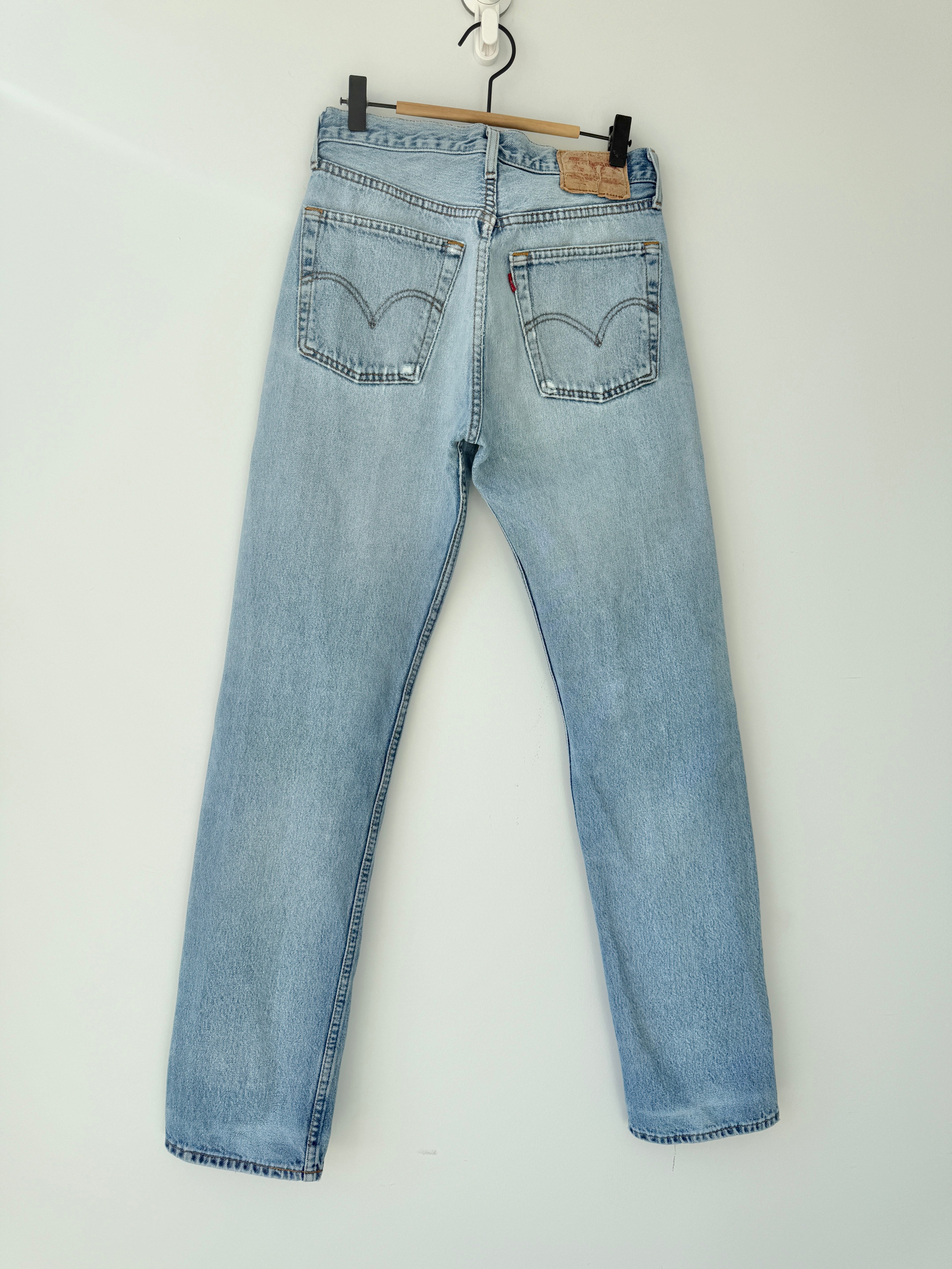 W28 L32 vintage Levis 501 27/28” measured light faded blue denim Levi’s 501s