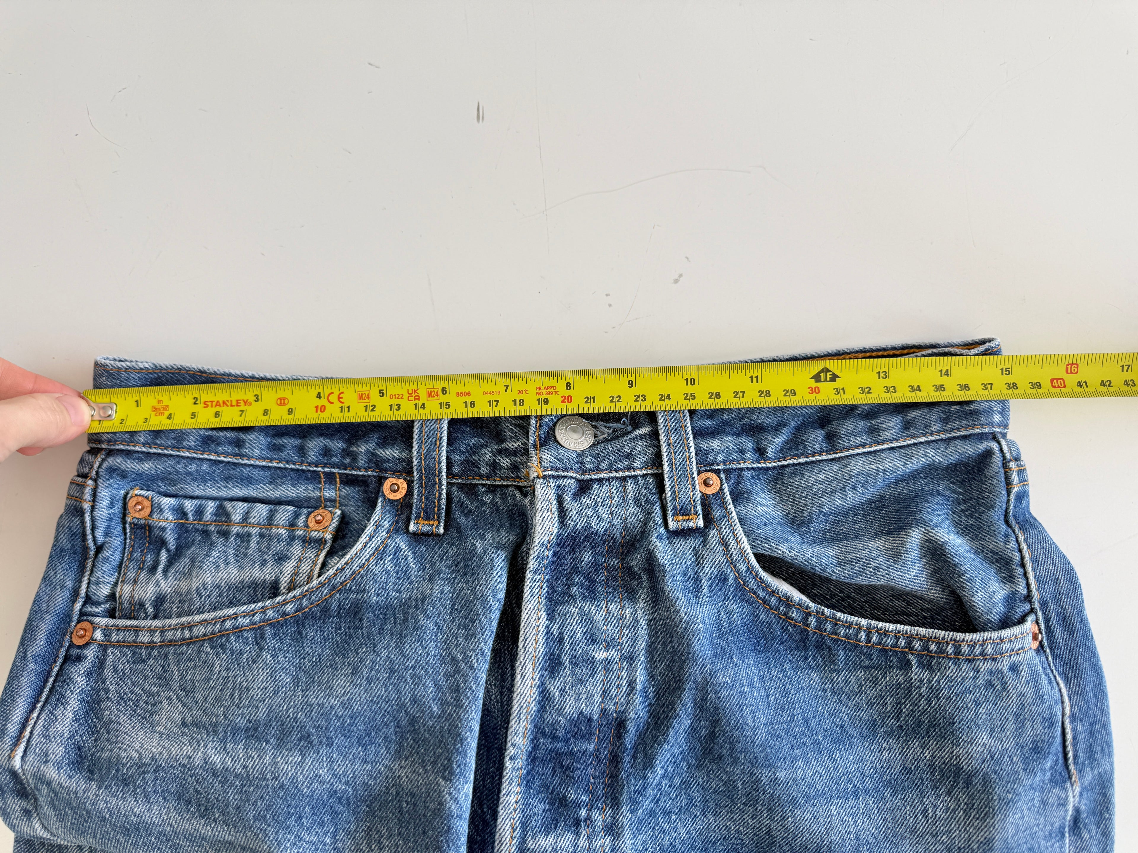 W29 L30 vintage Levis 501xx 28-29” measured dark faded blue 90s Levi’s 501s USA