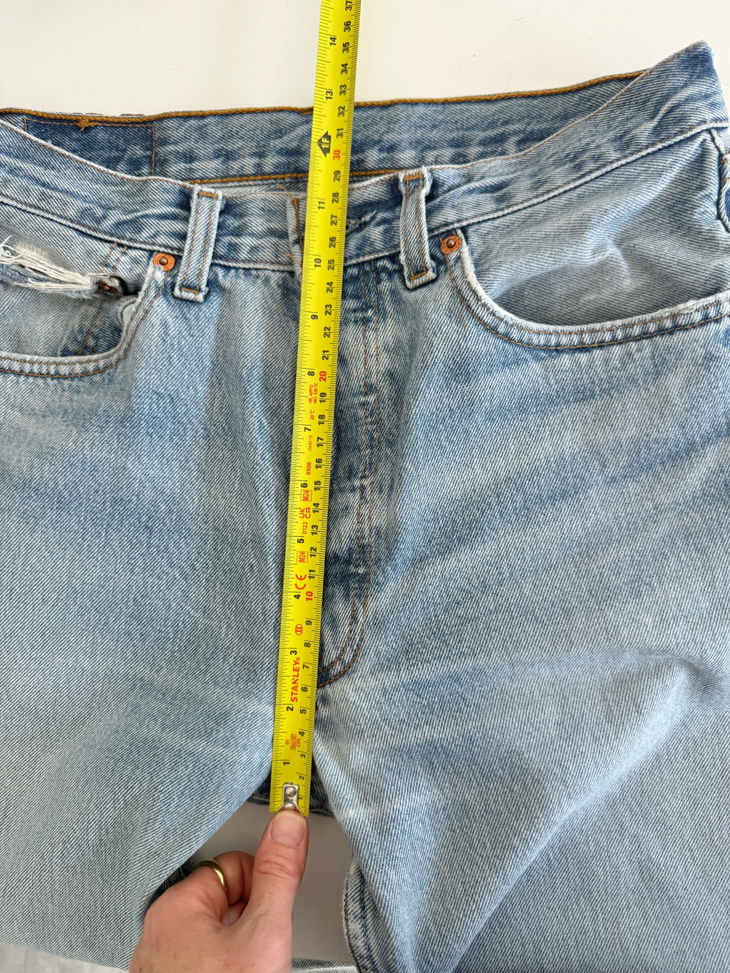 W28 L33 vintage Levis 501 28” measured waist light blue 90s 501s