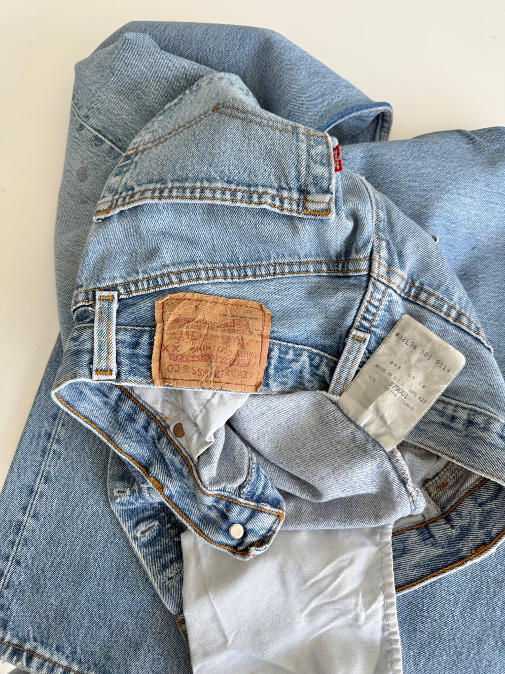 W29 L34 vintage Levis 501 29” measured medium light blue faded 90s denim Levi’s 501s USA