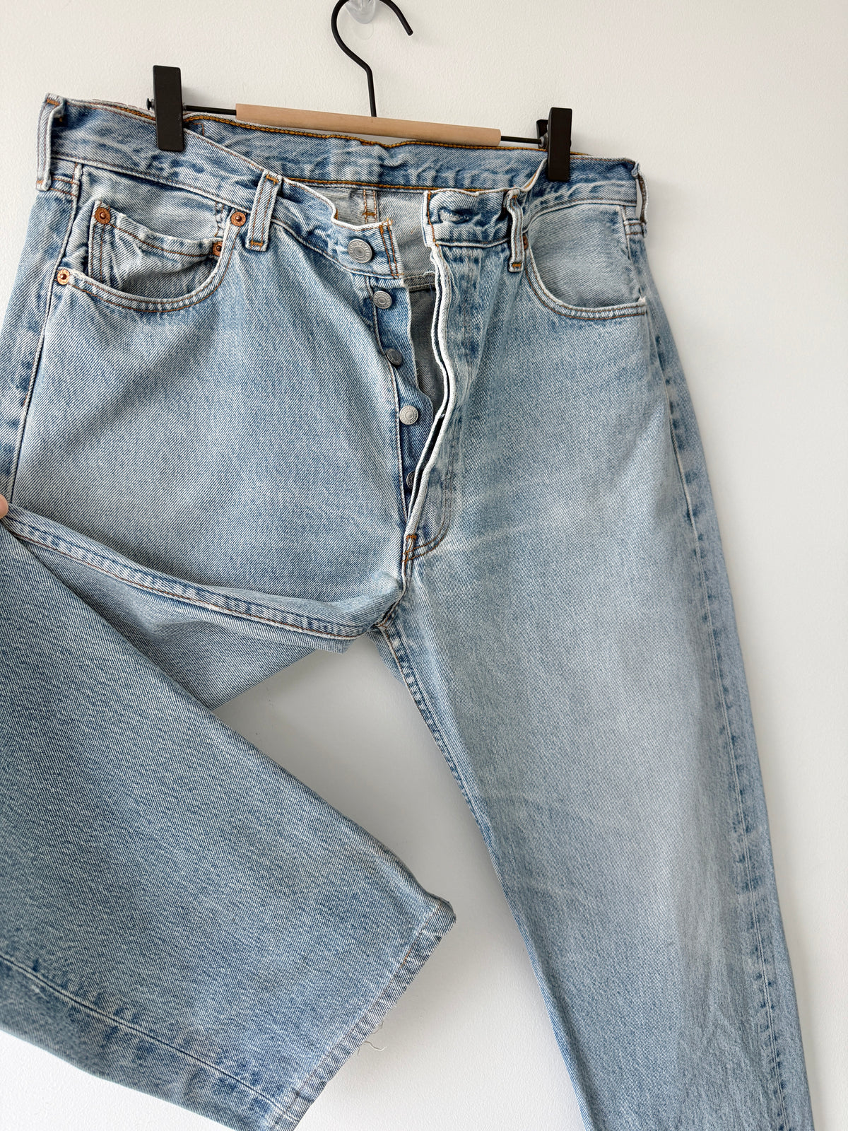 W34 L31 vintage Levis 501 light blue faded  33/34” measured waist 90s 501s