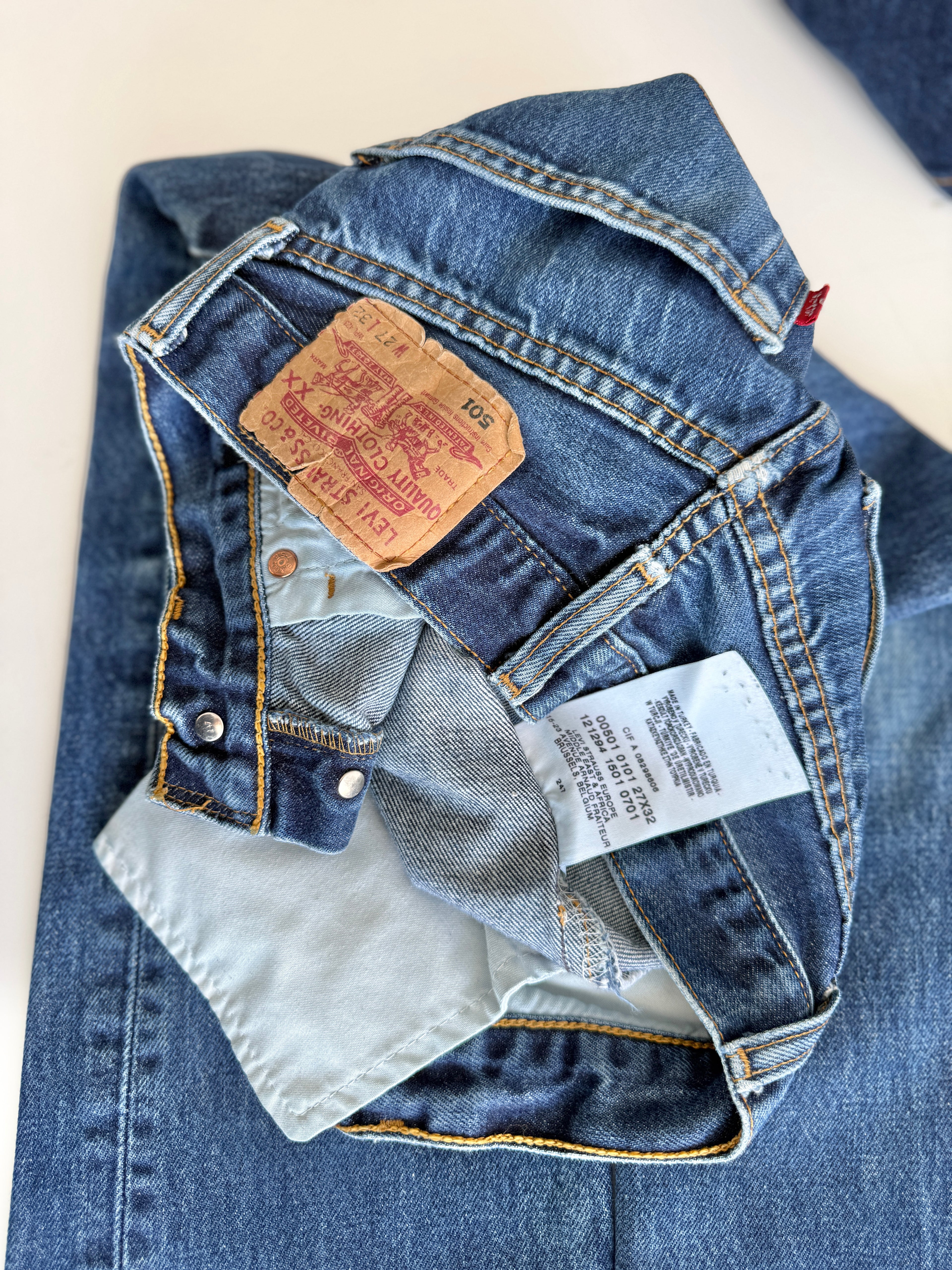 Soft W24 L30 vintage Levis 501s 23-24” measured dark indigo blue Y2K Levi’s 501s