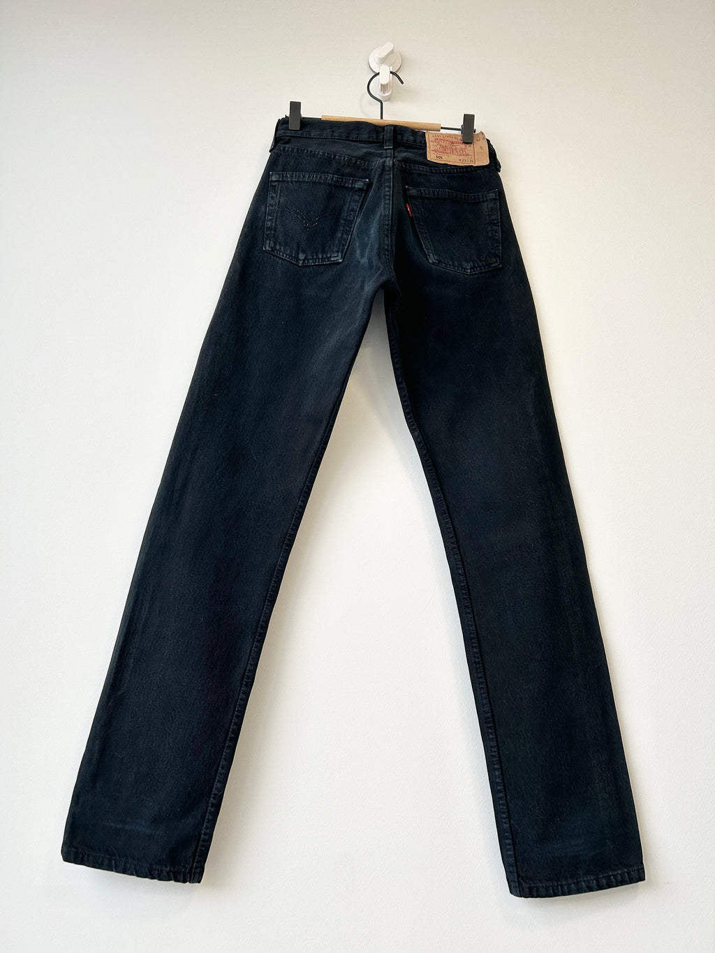 Levi’s 501 vintage w27 L33 Levi’s 501 black straight leg black 501 vintage black 501 worn vintage Levi’s