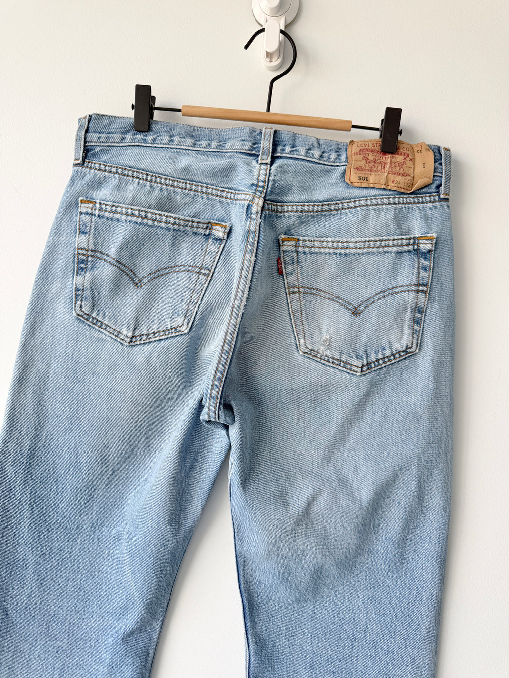 W31 L30 vintage Levis 501 30/31” measured light blue denim faded blue y2k levi’s 501s