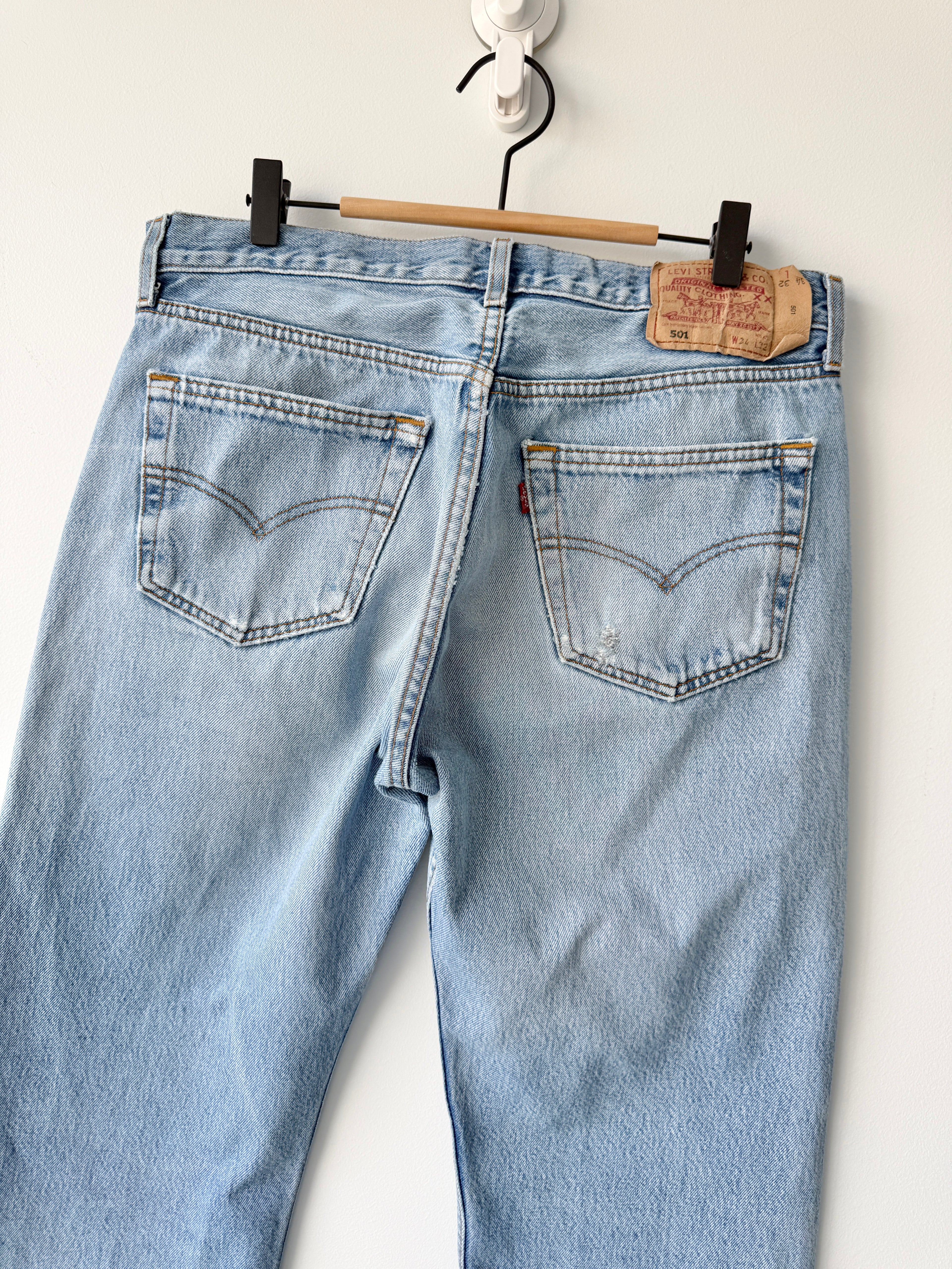 W31 L30 vintage Levis 501 30/31” measured light blue denim faded blue y2k levi’s 501s