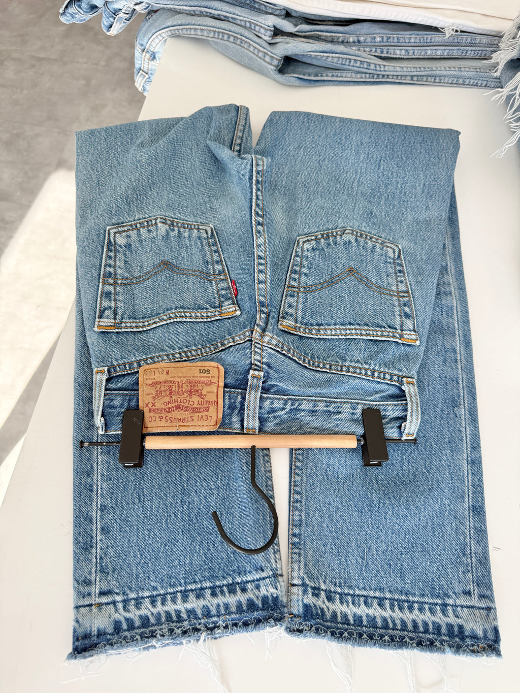 W22 L28 vintage Levis 501 22” measured waist medium faded 501s 90s denim