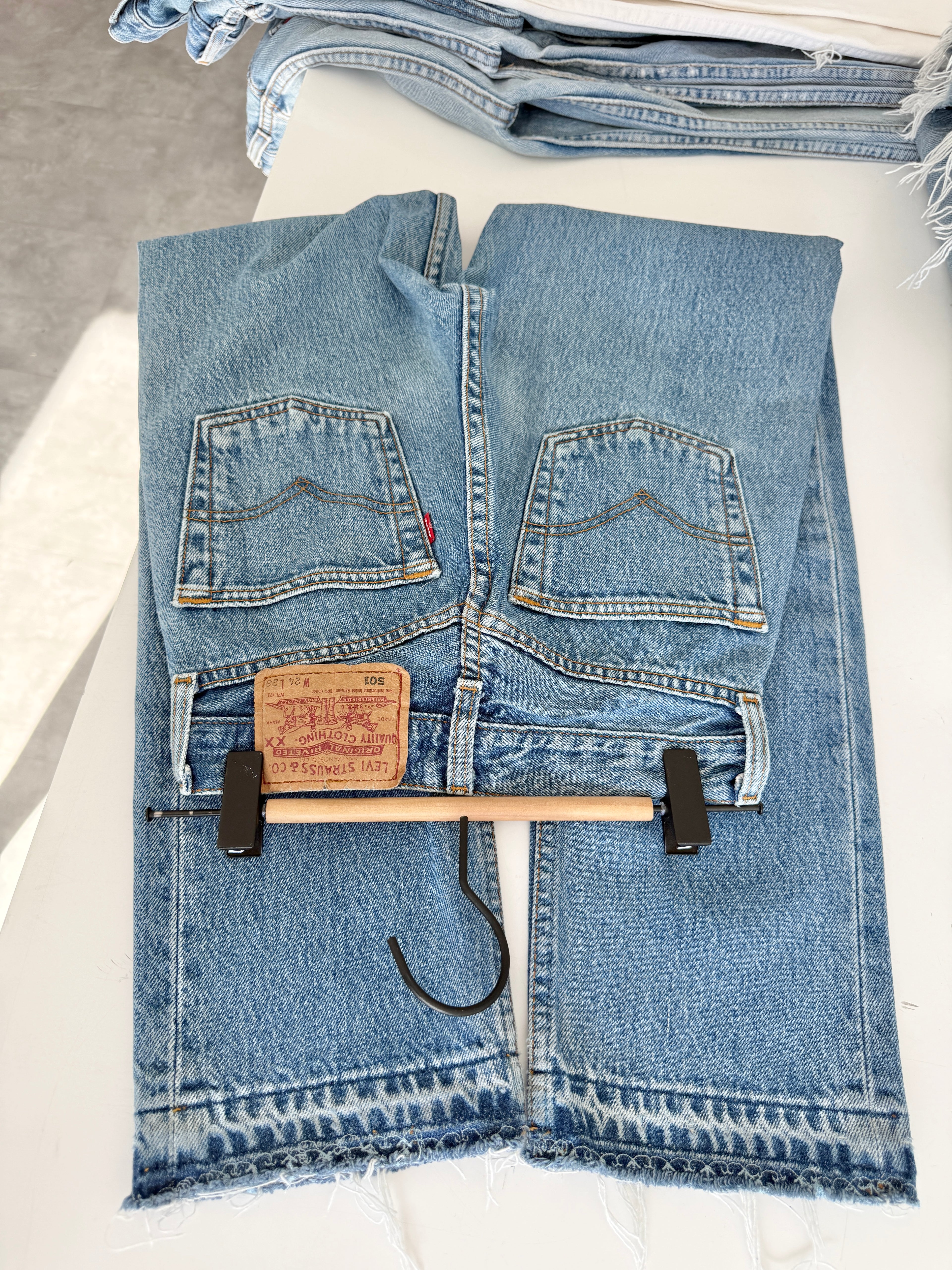 W22 L28 vintage Levis 501 22” measured waist medium faded 501s 90s denim