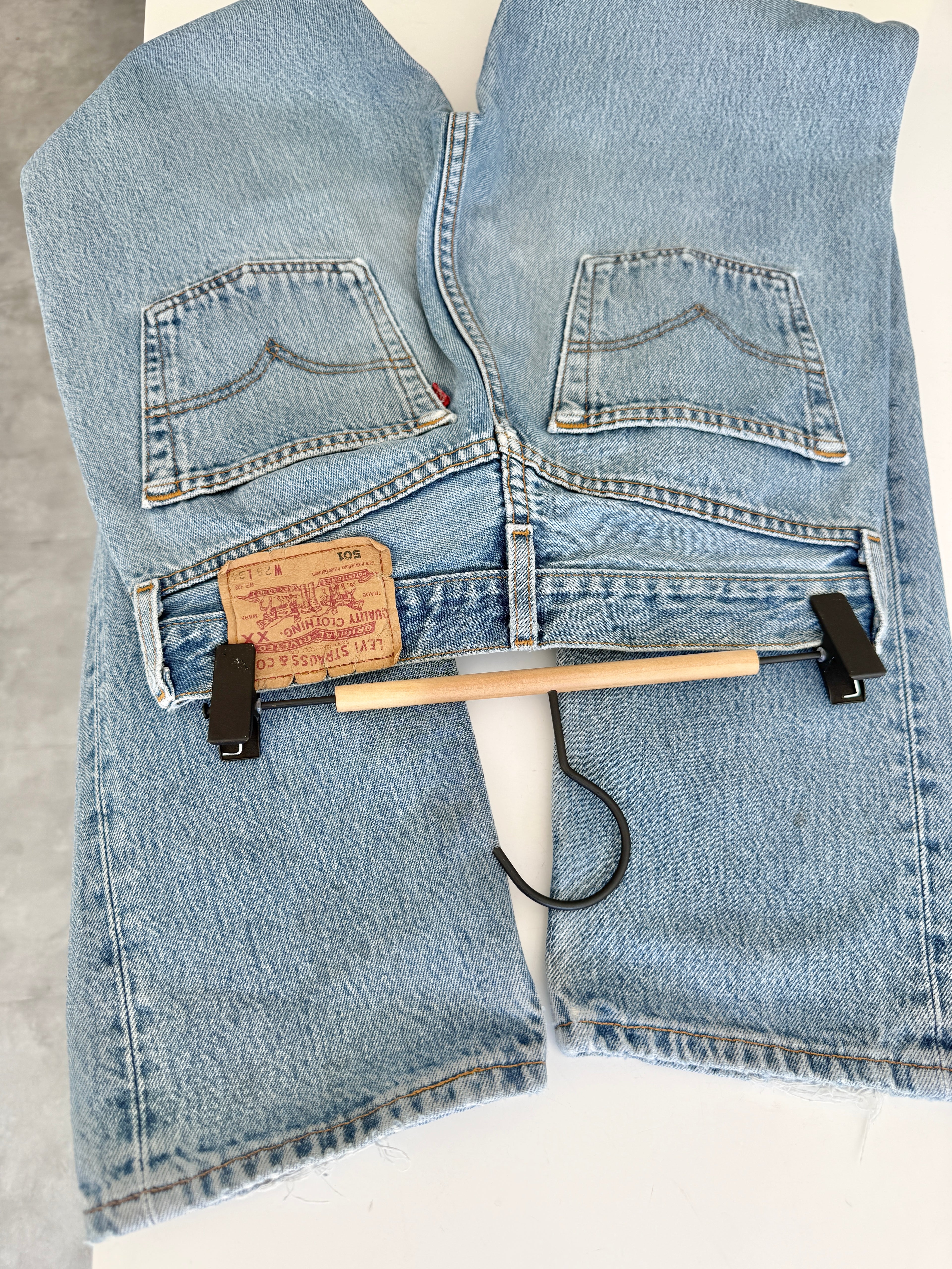 W26 L33 vintage Levis 501 25/26” measured waist medium faded blue 501s Y2K
