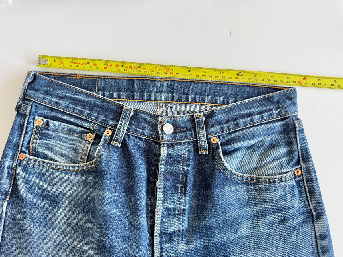 W31 L31 vintage Levis 501 dark blue 30/31” measured waist Y2K levis 501s