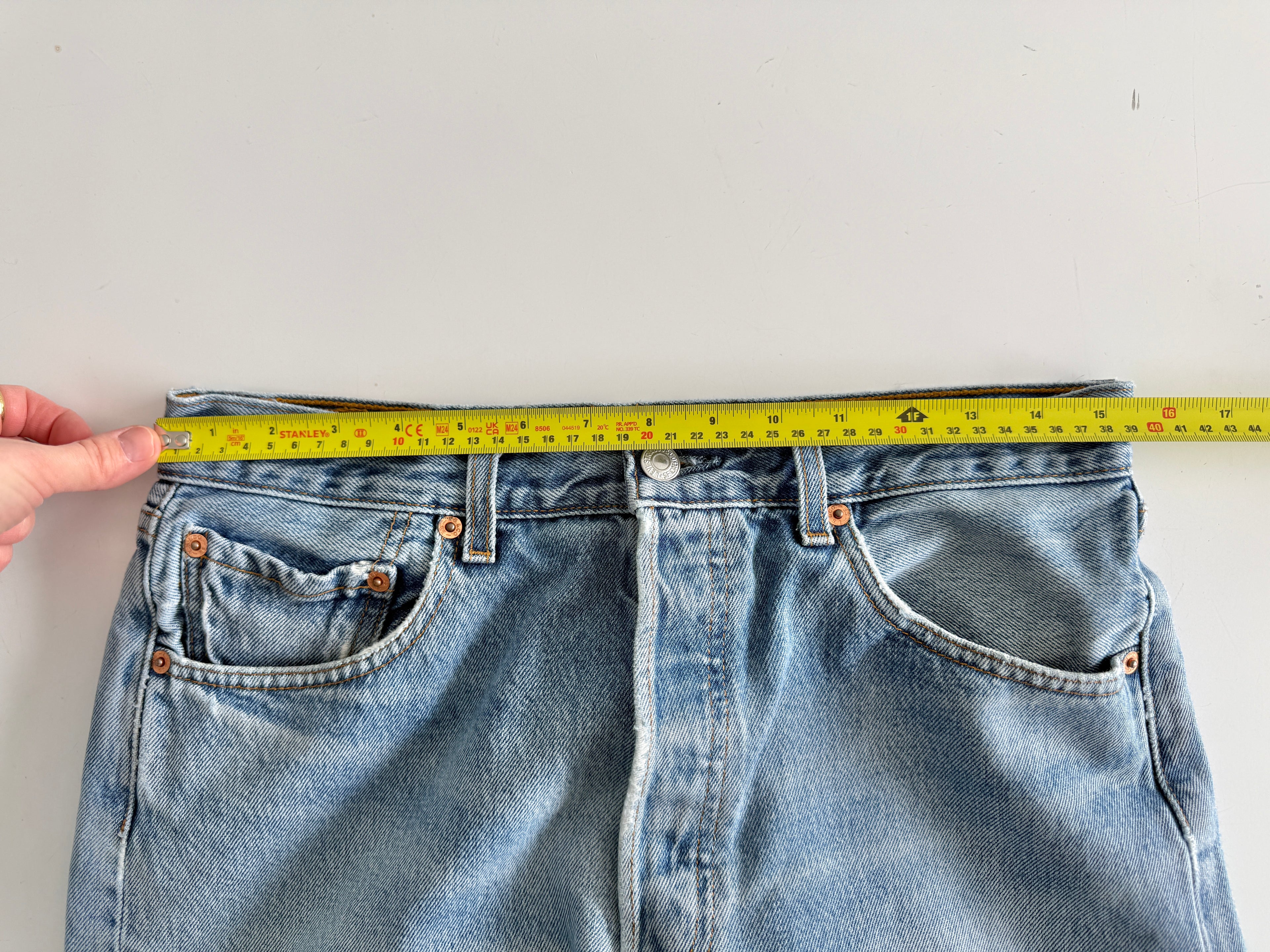 W30 L29 vintage Levis 501 29/30” measured unique faded blue denim 90s Levi’s 501s