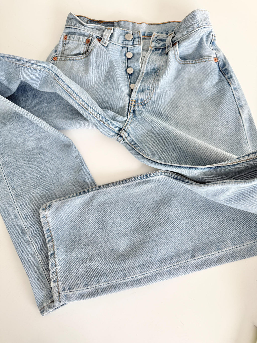 W24 L30 Levis 501 vintage 23-24” measured waist light blue made in y2k