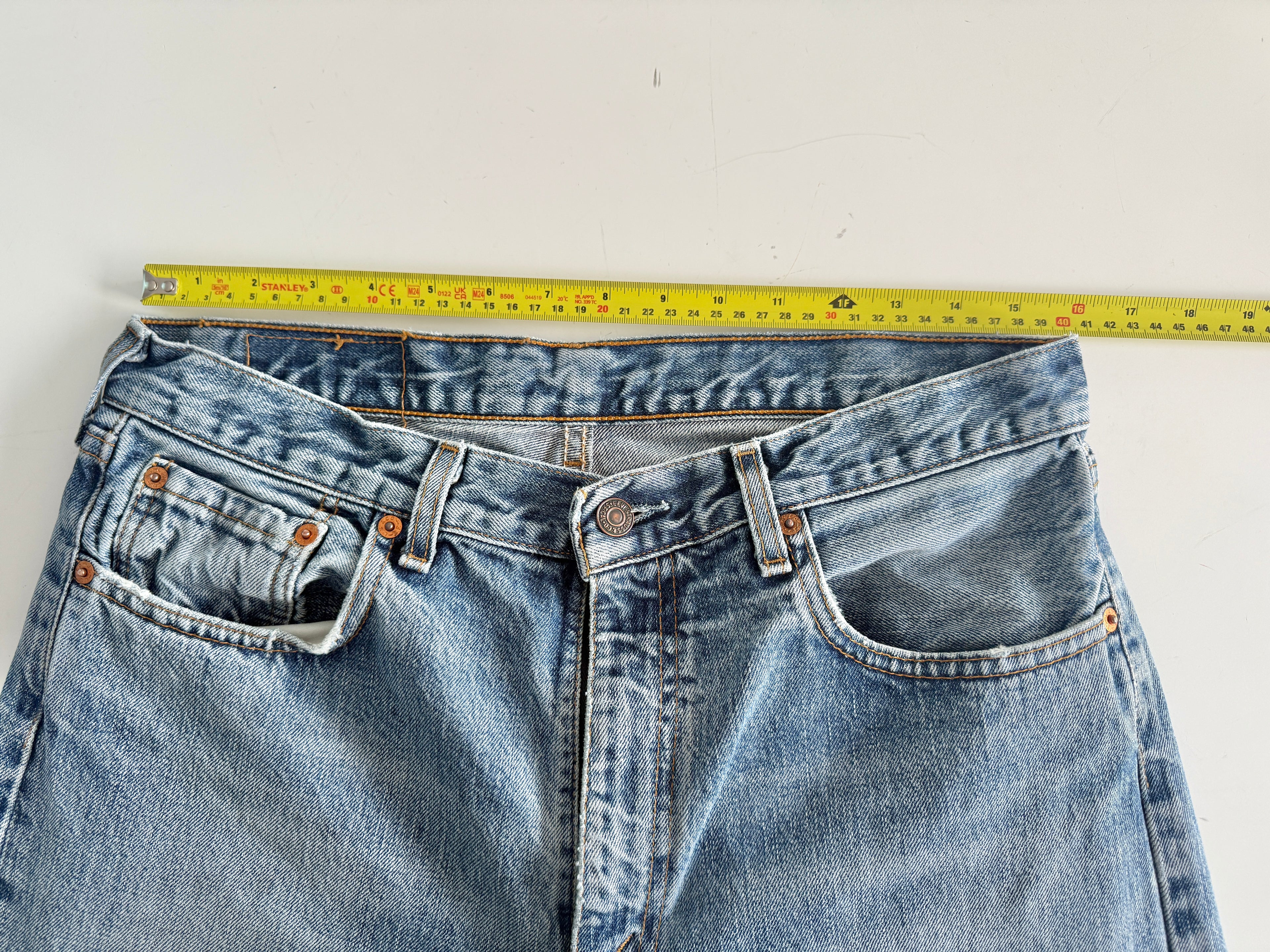 W32 L33 vintage Levis 505 31-32” measured medium faded blue 90s Levi’s 505s
