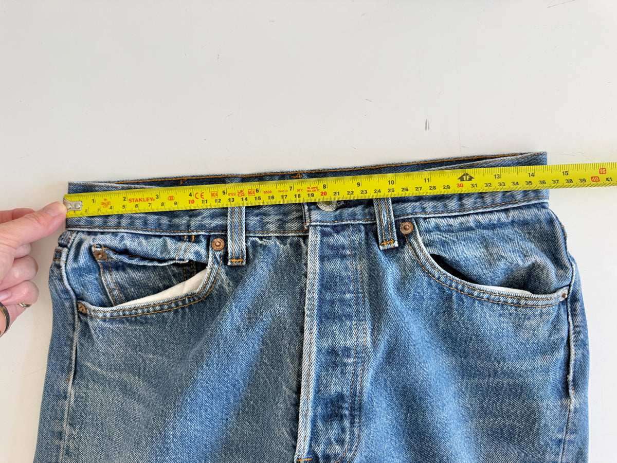Soft W28 L30 vintage Levis 501s 27/28” measured light blue faded 80s USA 501s
