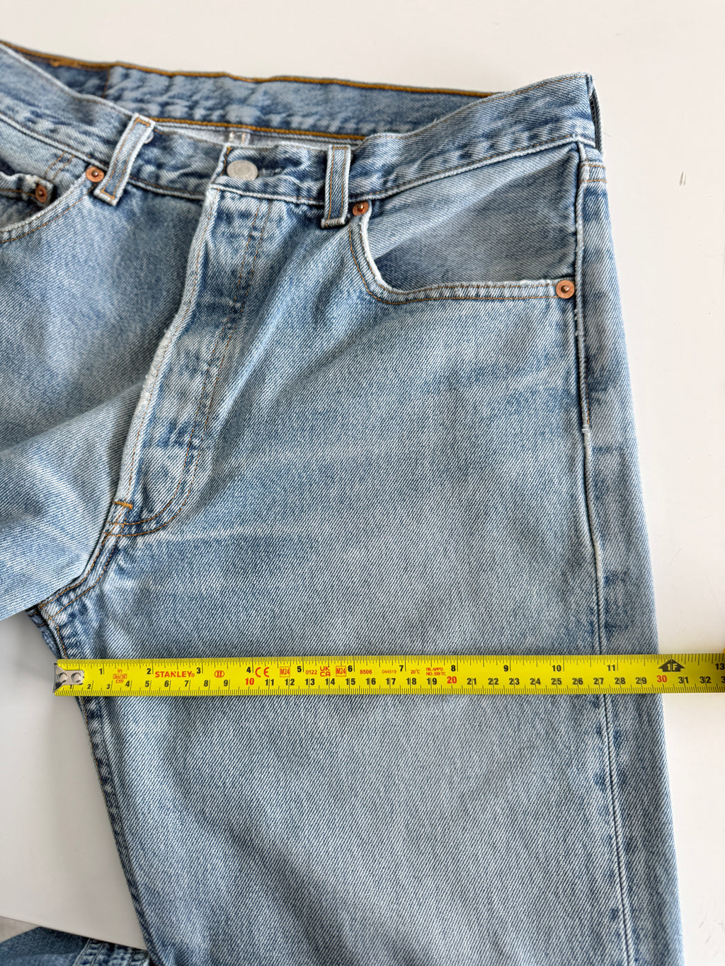 W30 L29 vintage Levis 501 29/30” measured unique faded blue denim 90s Levi’s 501s