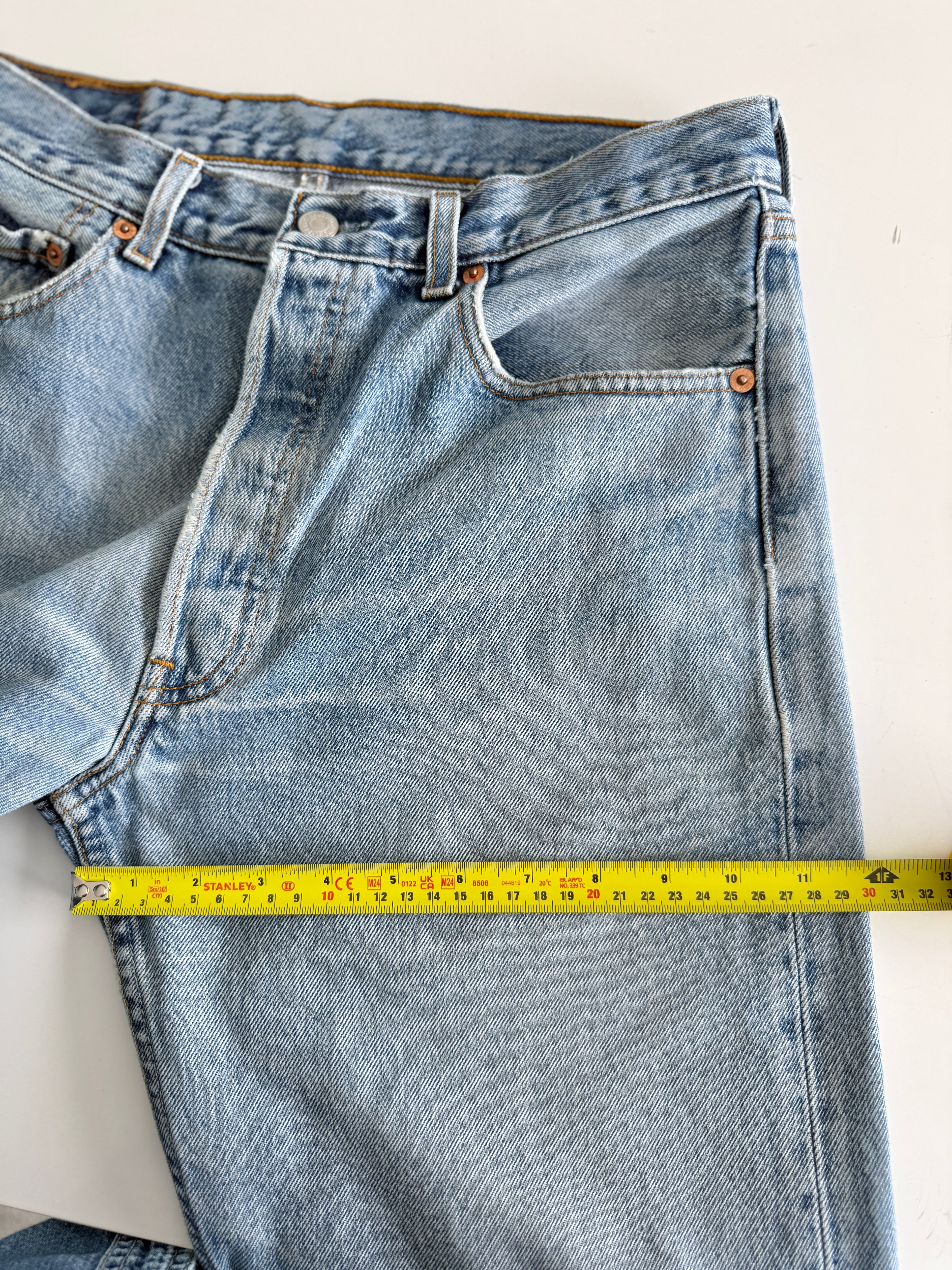W30 L29 vintage Levis 501 29/30” measured unique faded blue denim 90s Levi’s 501s