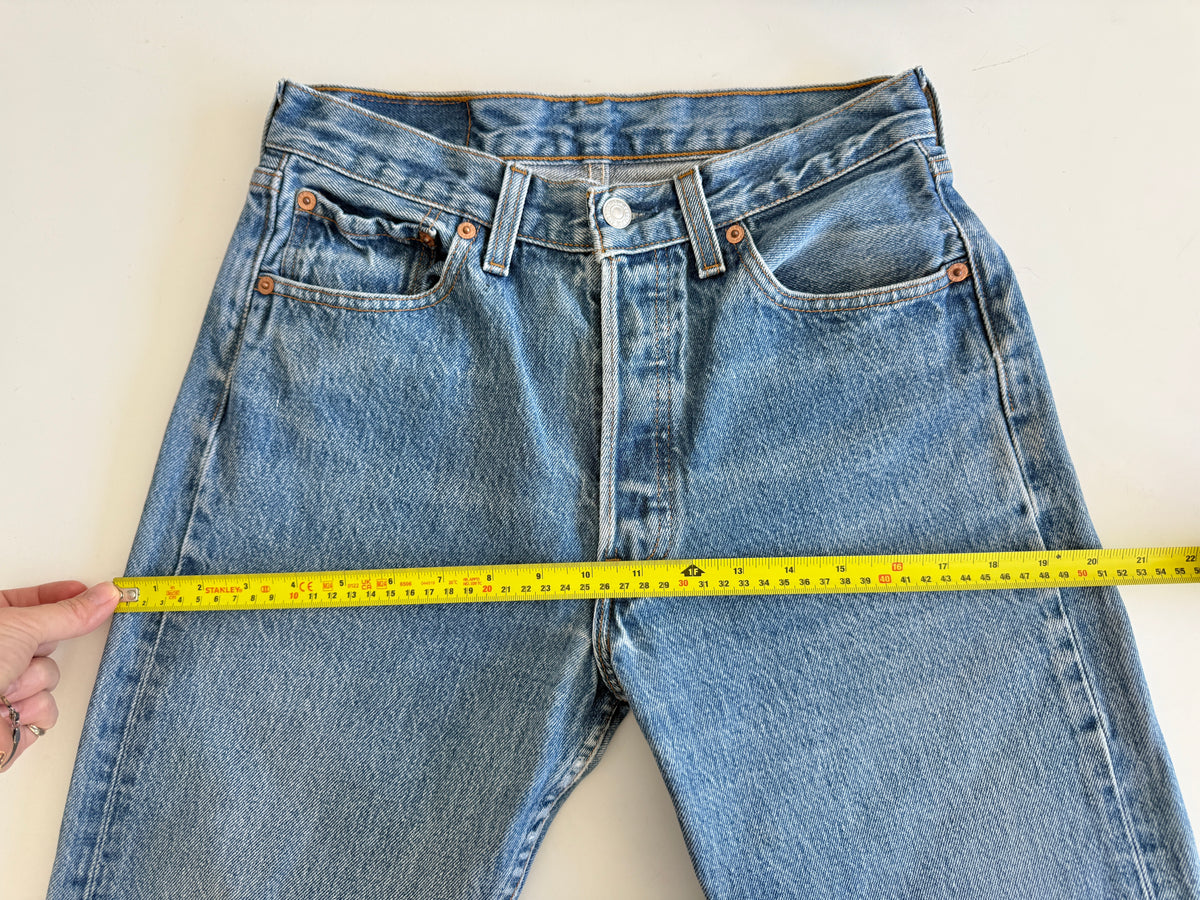 W27 L31 vintage Levis 501s 27” measured dark faded blue 501s 90s USA