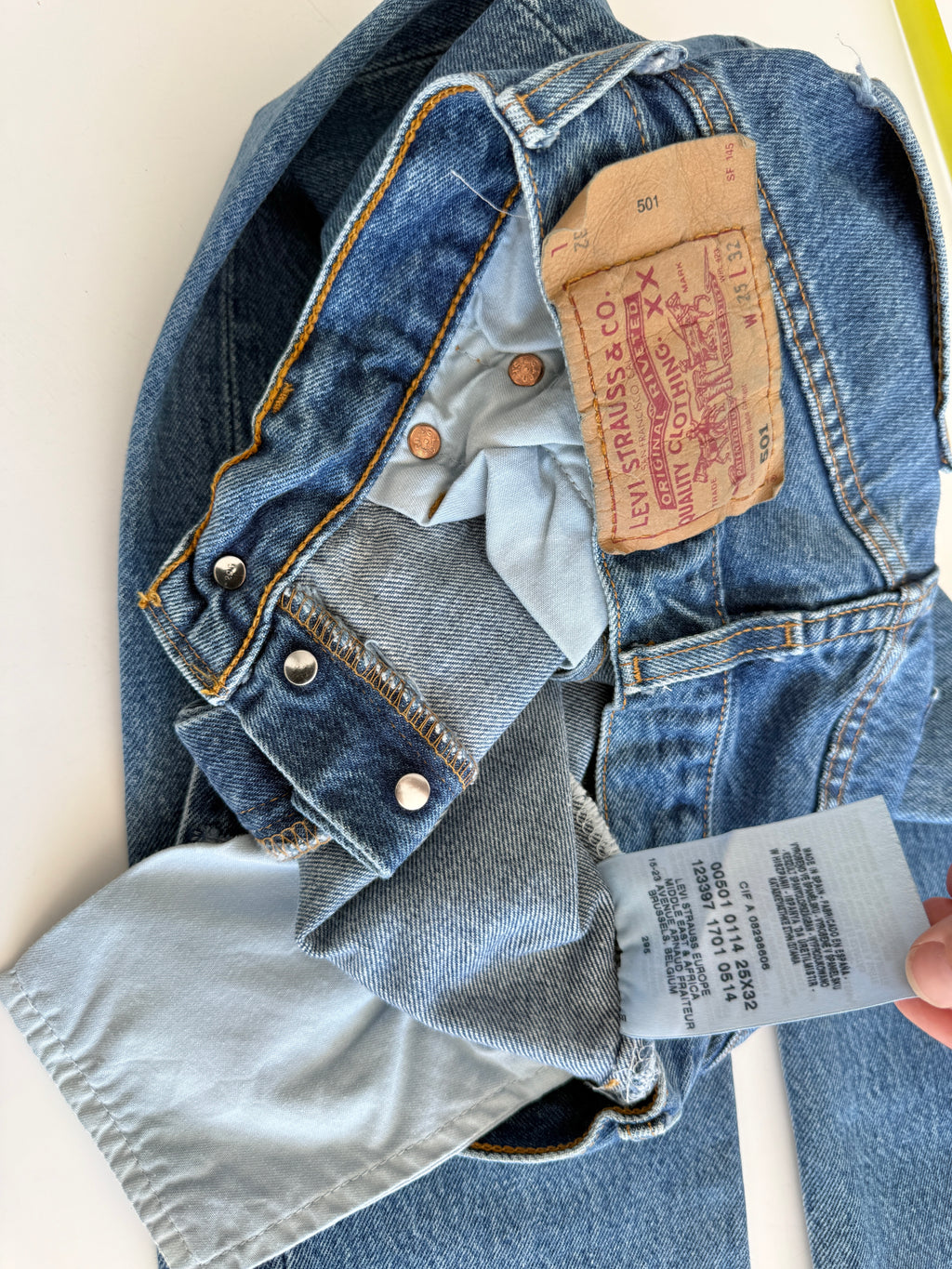 W23 L31 vintage Levis 501s 22/23” measured medium dark blue fade 501s Y2K