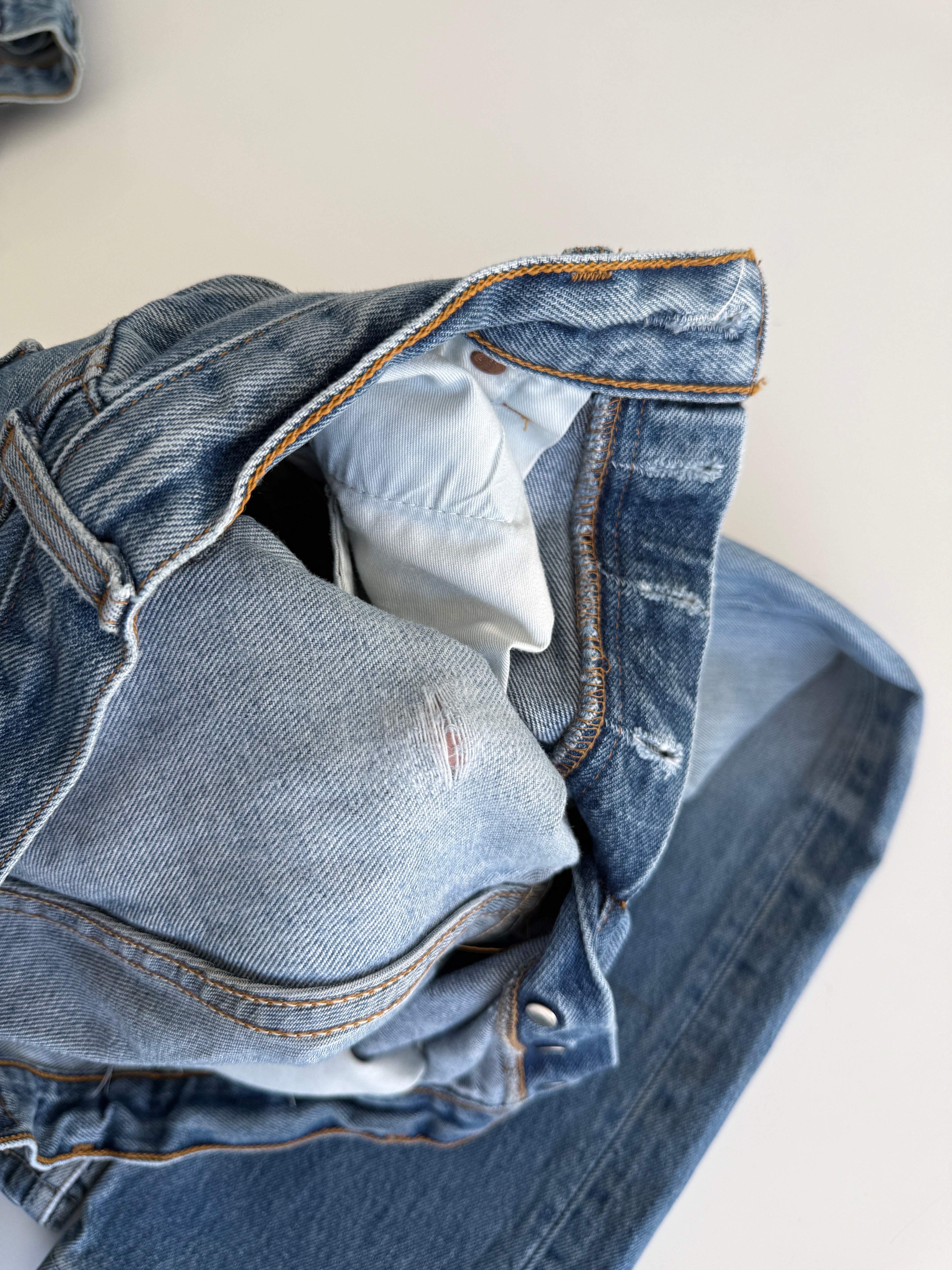 W27 L29 vintage Levis 501 26/27” measured medium faded blue denim 90’s 501s