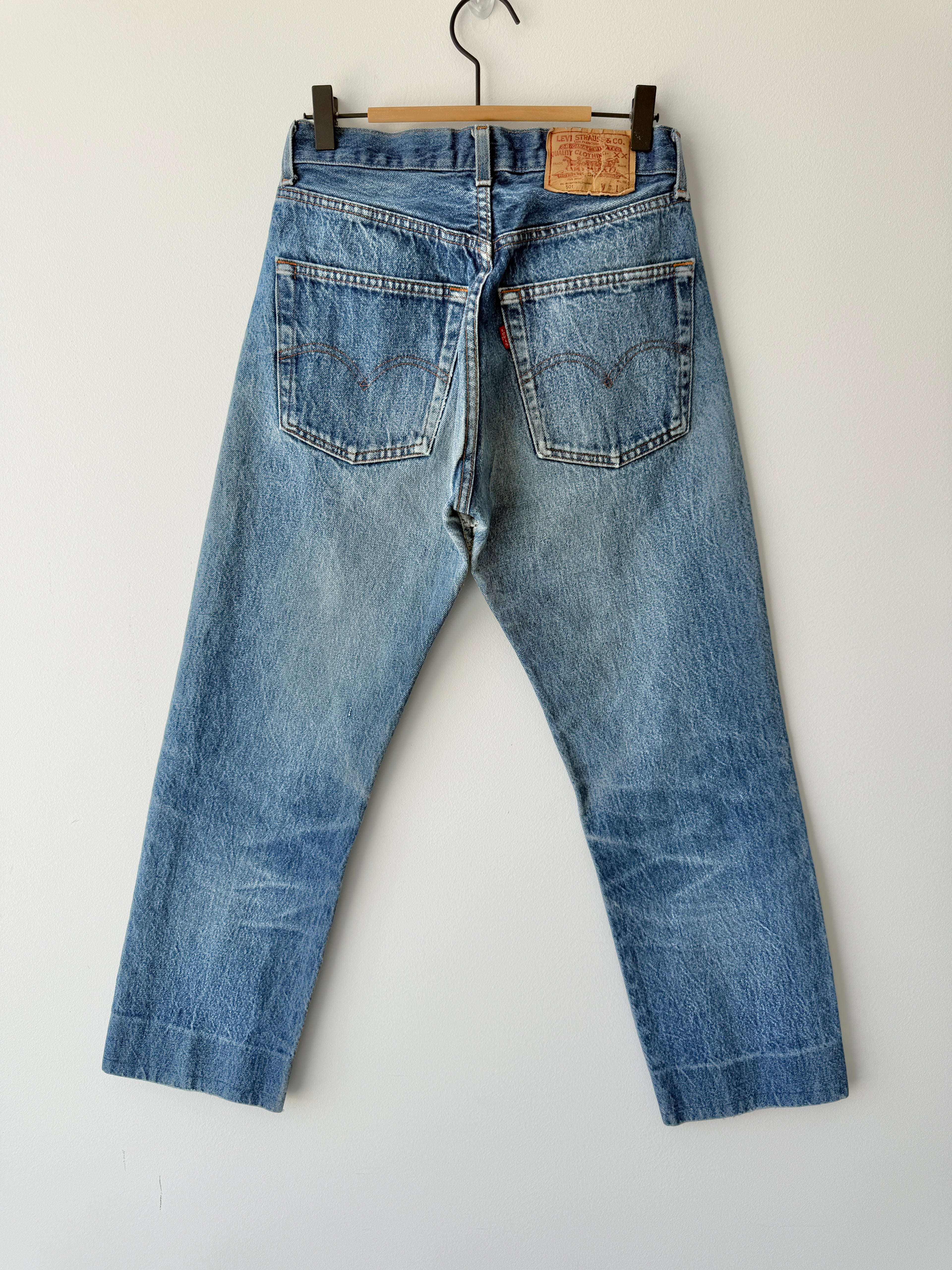W27 L27 vintage Levis 501 26/27” measured waist dark faded blue 501s 80s