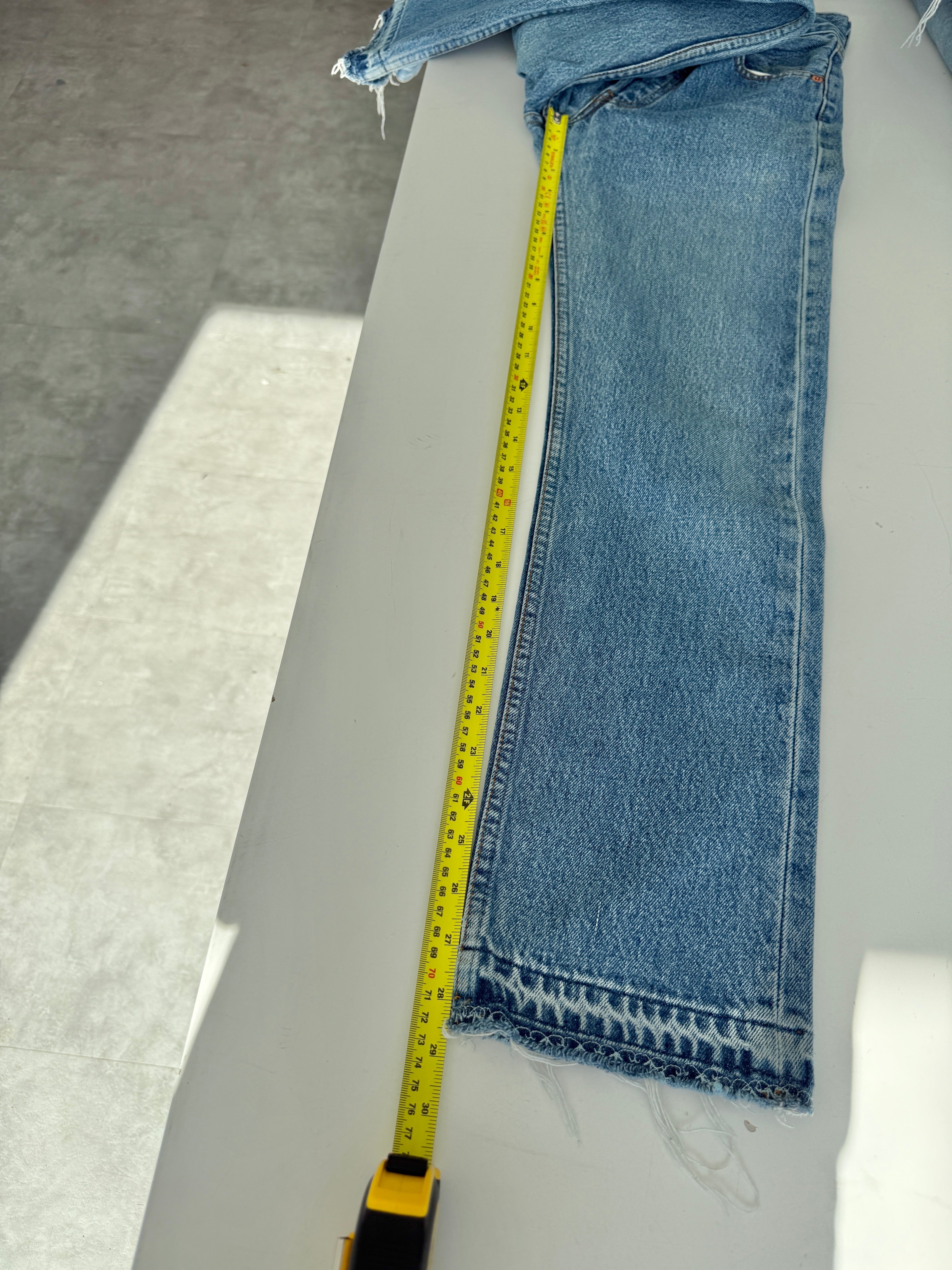 W22 L28 vintage Levis 501 22” measured waist medium faded 501s 90s denim