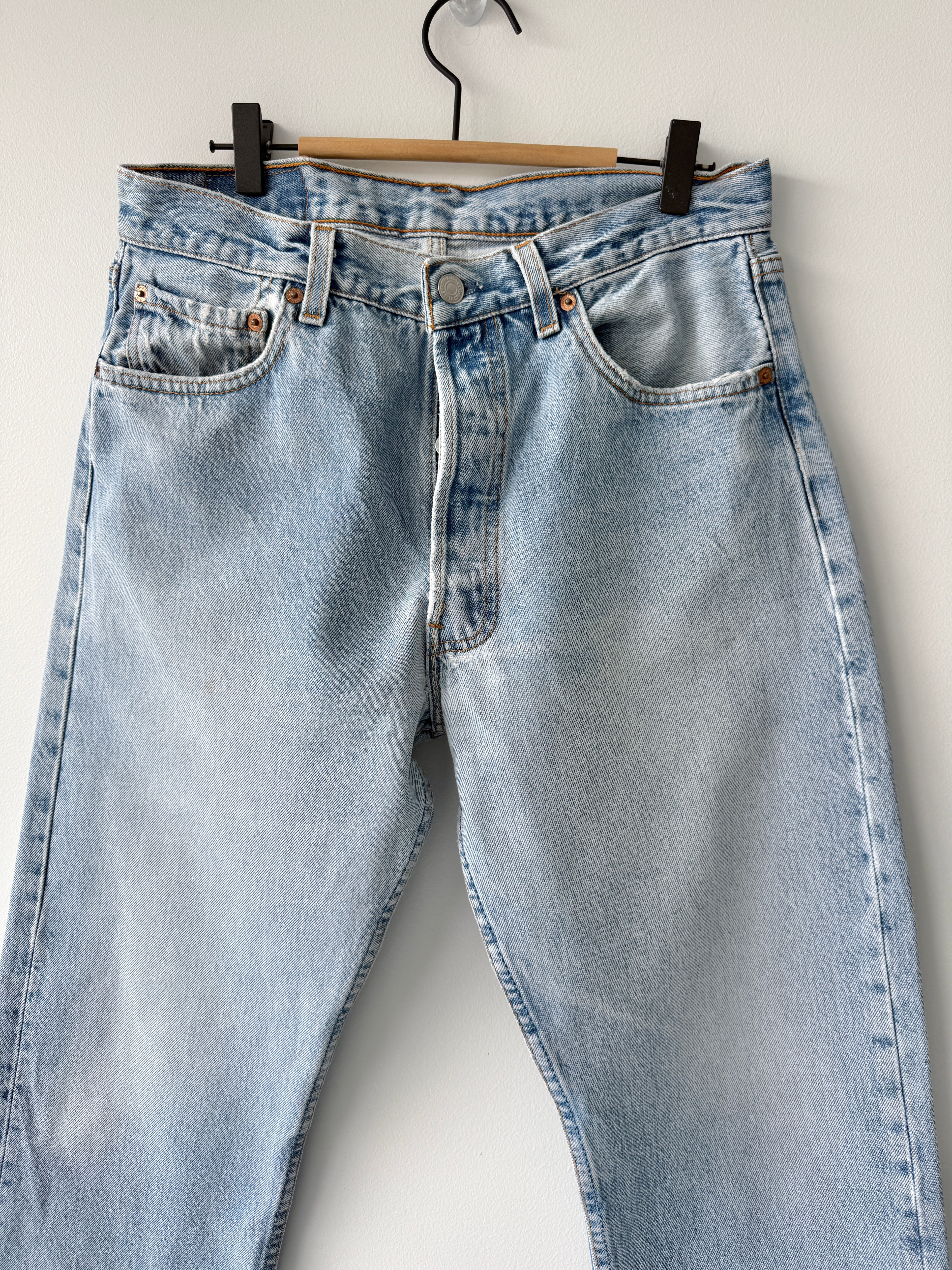 W30 L29 vintage Levis 501 29/30” measured waist light blue 501s made in USA 90s