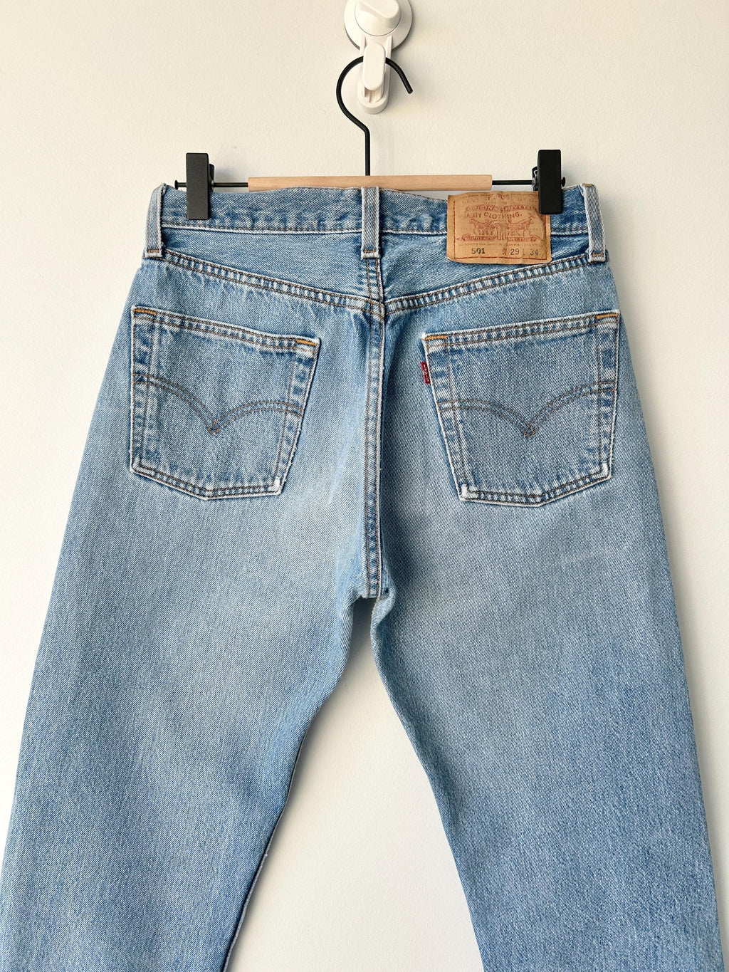 Levis 501 vintage w27 L33 Levi’s medium blue shade made in USA 90s straight leg jeans 501 vintage 26”/27” waist tbcengland