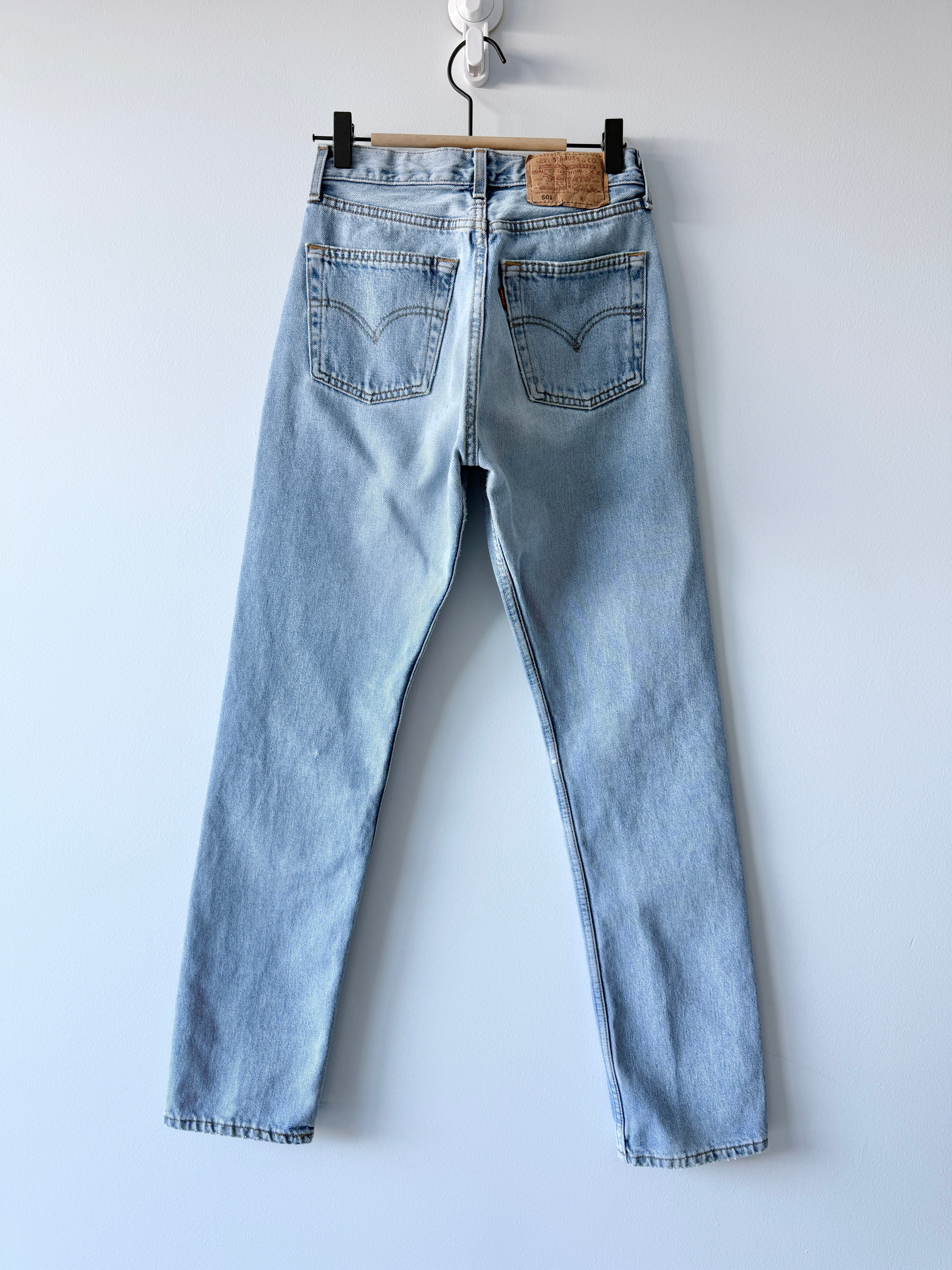 W25 L31 vintage Levis 501 24-25” measured light faded blue denim 90’s levi’s 501s