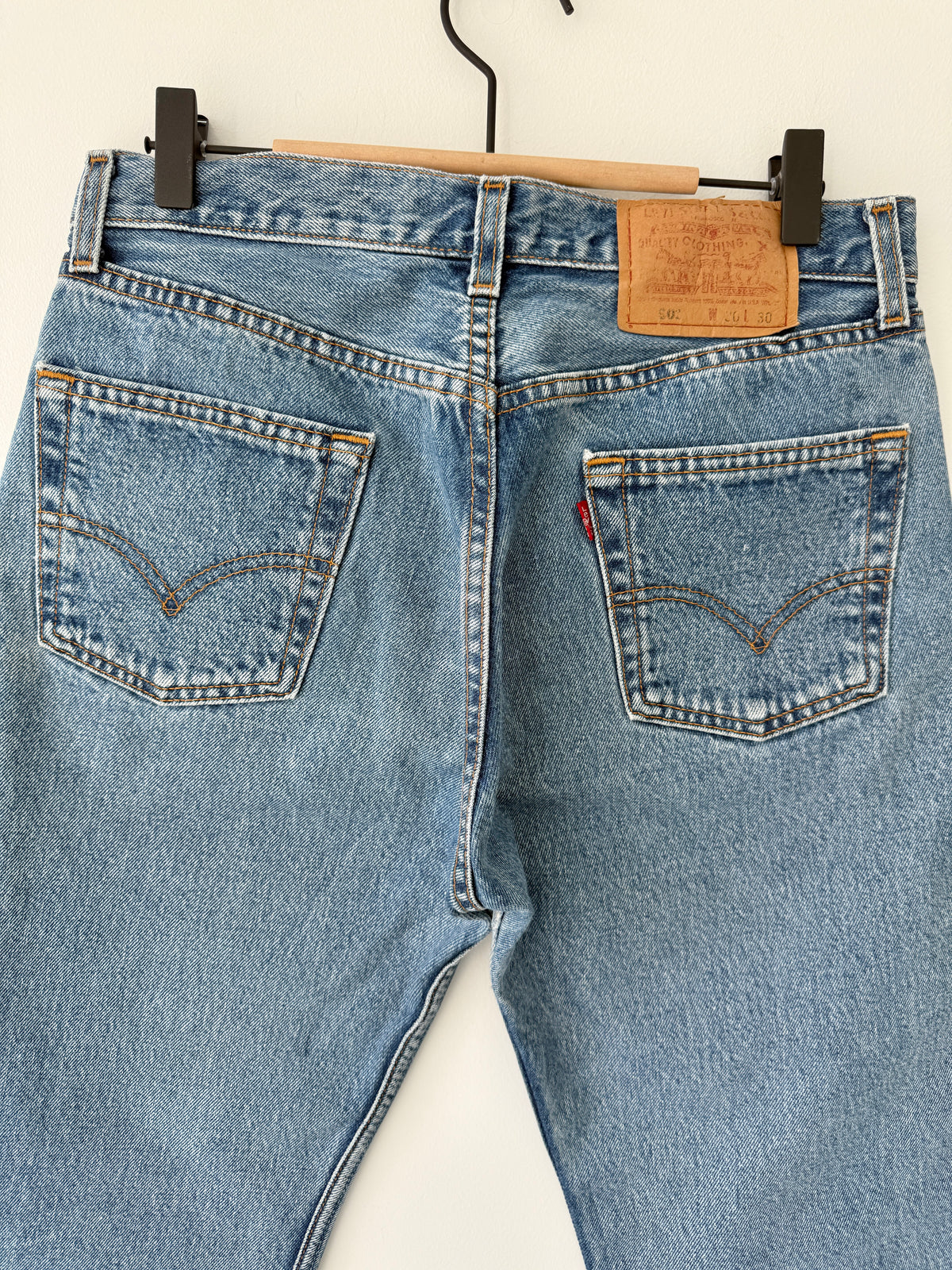 W29 L29 vintage Levis 501 28/29” measured waist dark blue 90s USA 501s