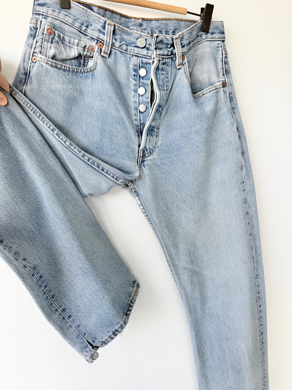 W29 L35 vintage Levis 501 29” measured stone wash light blue made in USA 90s