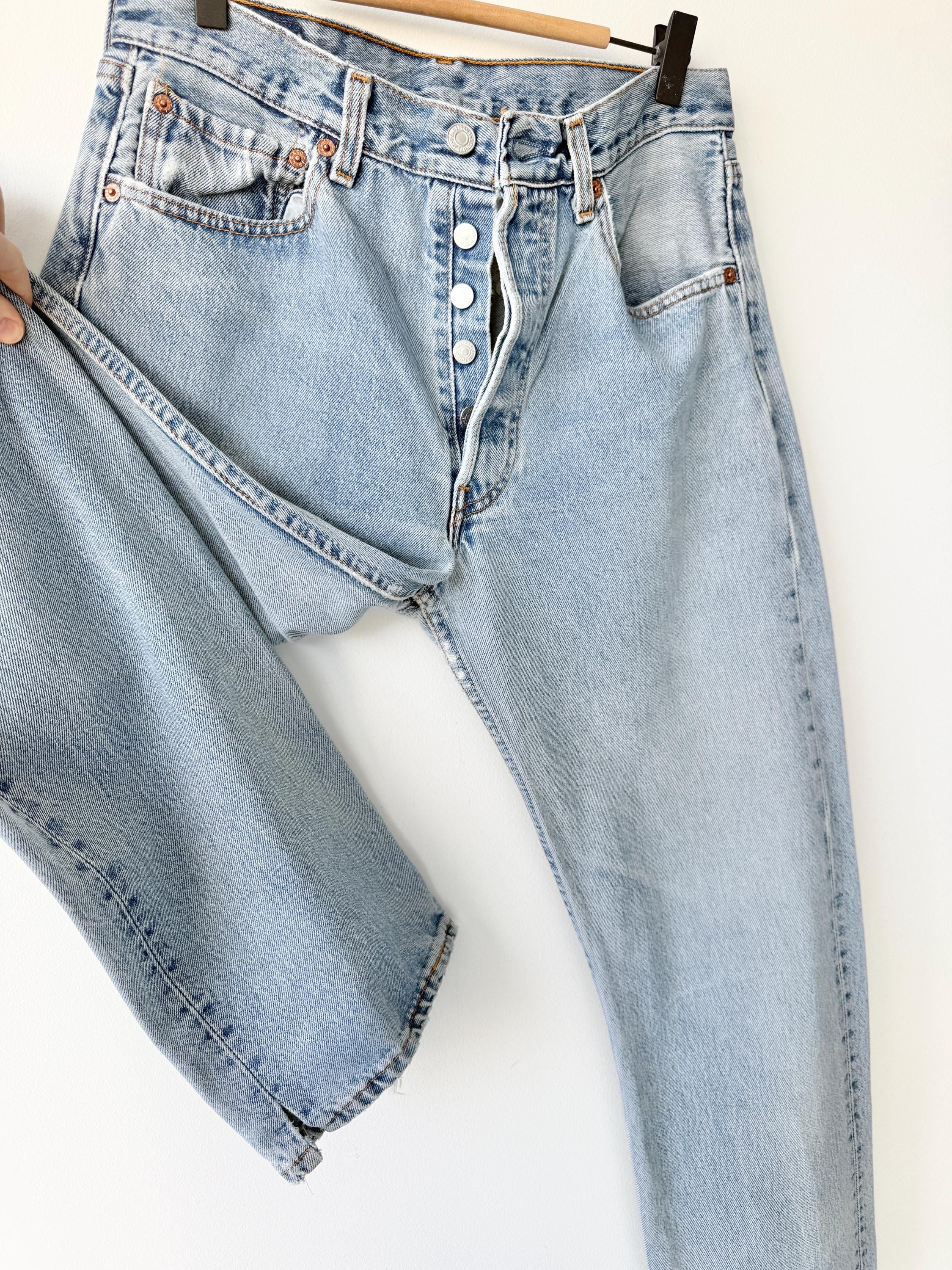 W29 L35 vintage Levis 501 29” measured stone wash light blue made in USA 90s