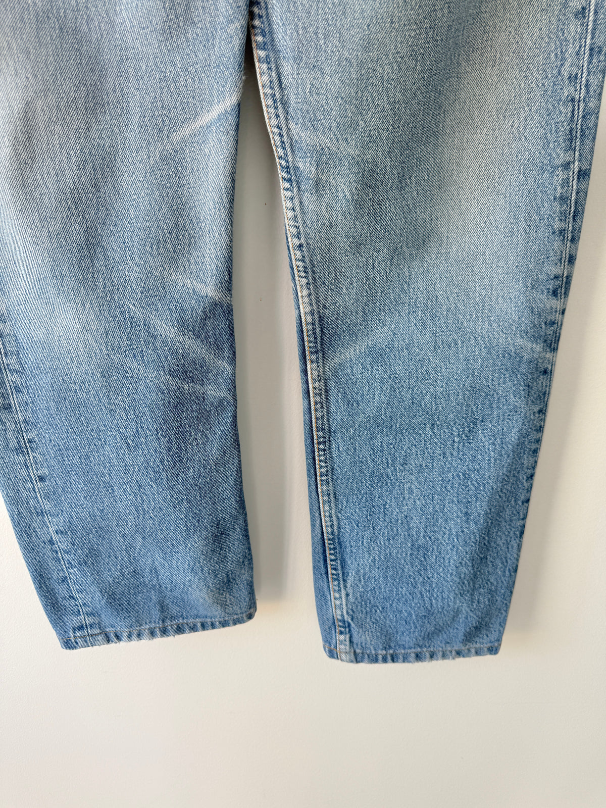 W28 L28 vintage Levis 501 medium blue 26/28” measured waist 501s Y2K