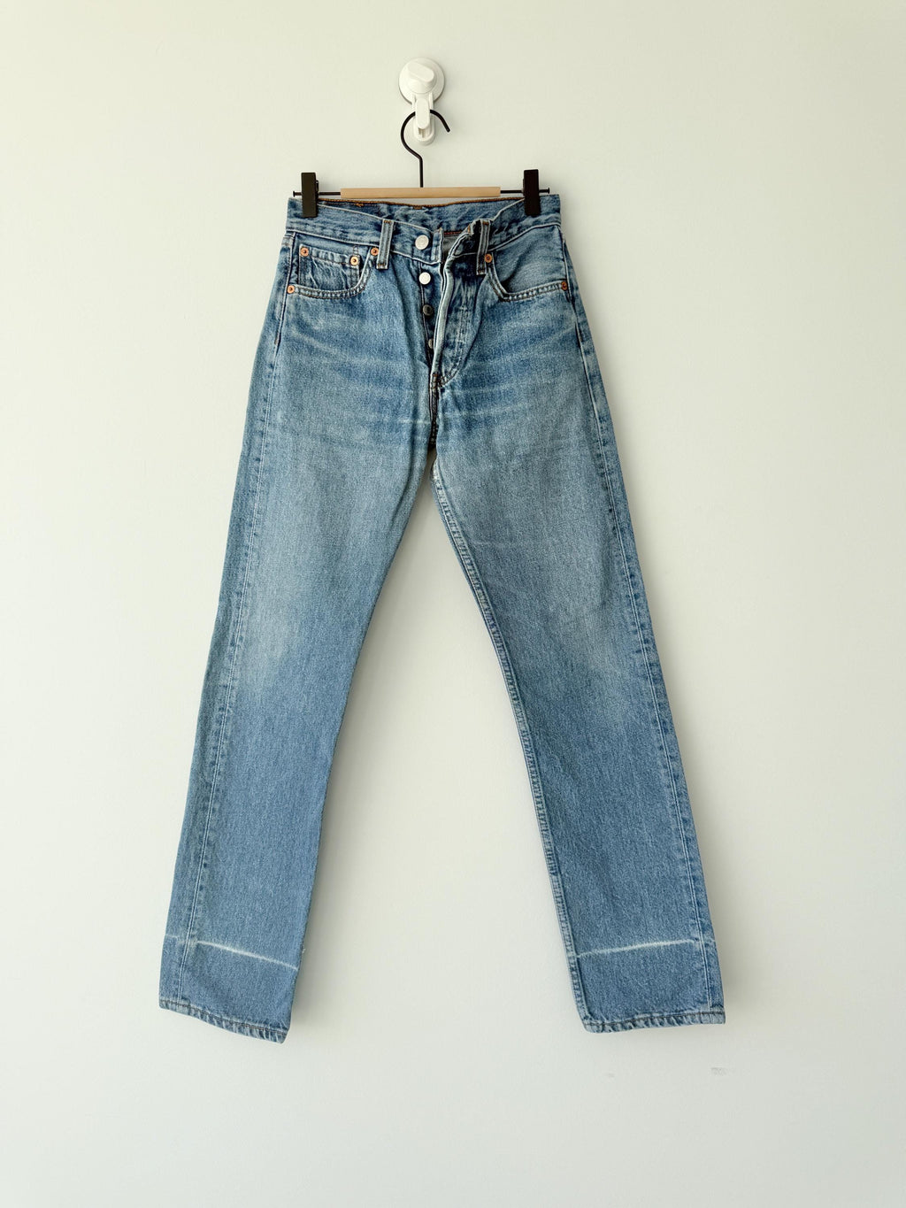 w25 L31 Levis 501 24-25” waist vintage medium blue faded blue 501s  straight leg jeans