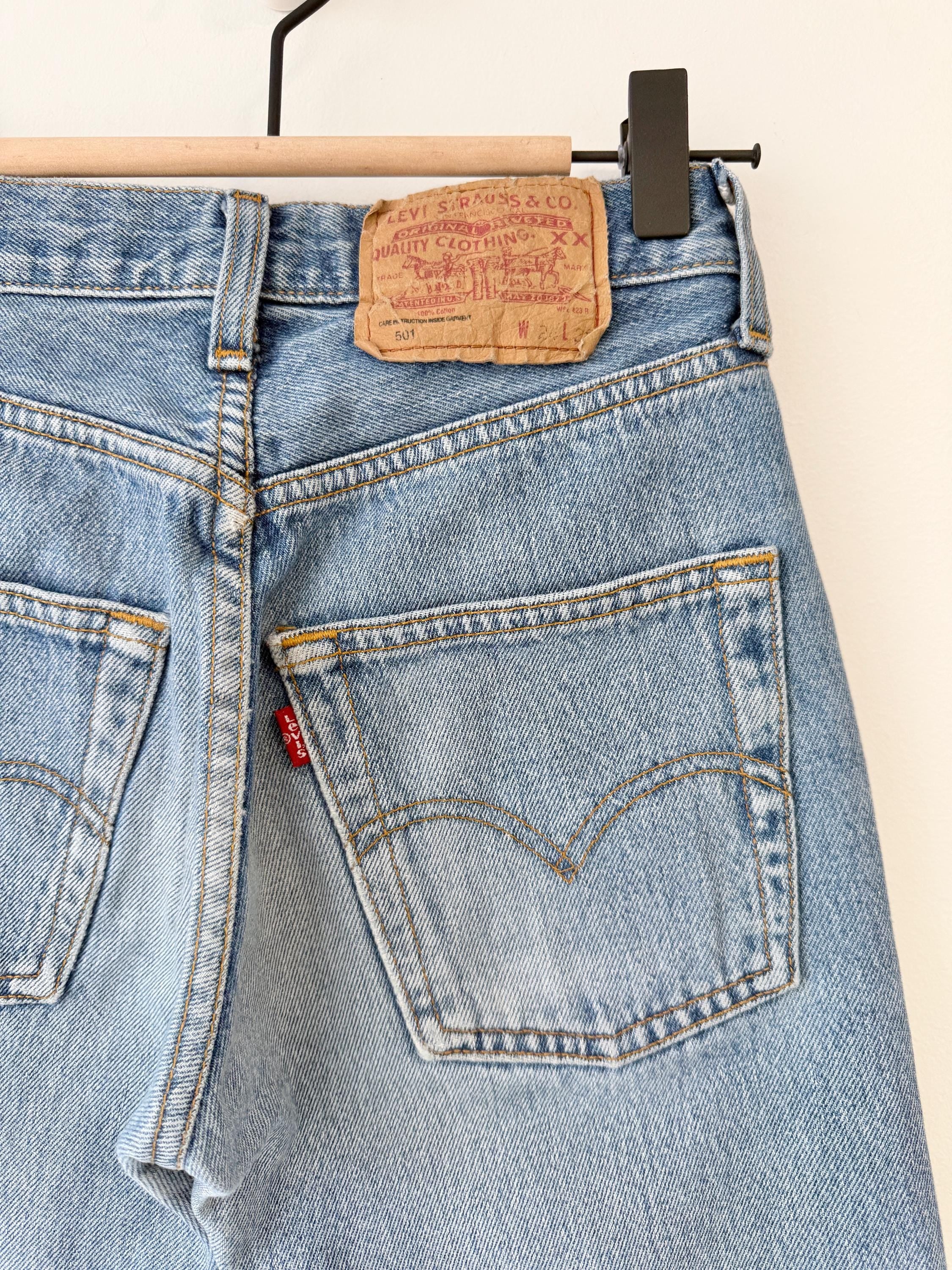 Softer w22 L27 Levis 501 vintage medium blue 90s denim straight leg jeans 501 21”/22” waist