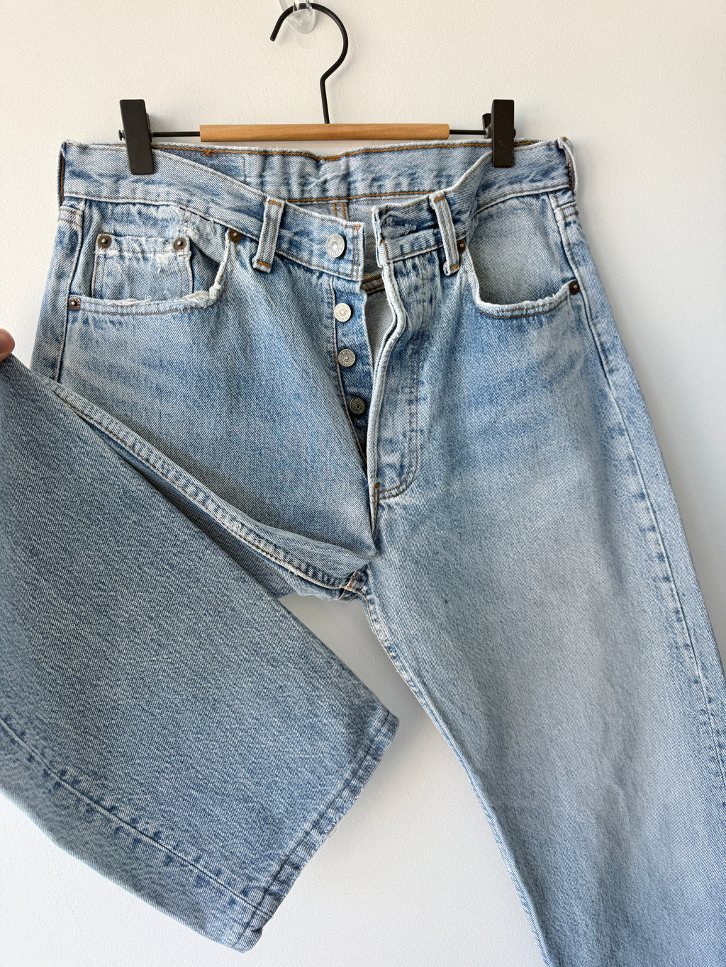 W31 L30 vintage Levis 501 30/31” measured waist light blue 501s made in 80s
