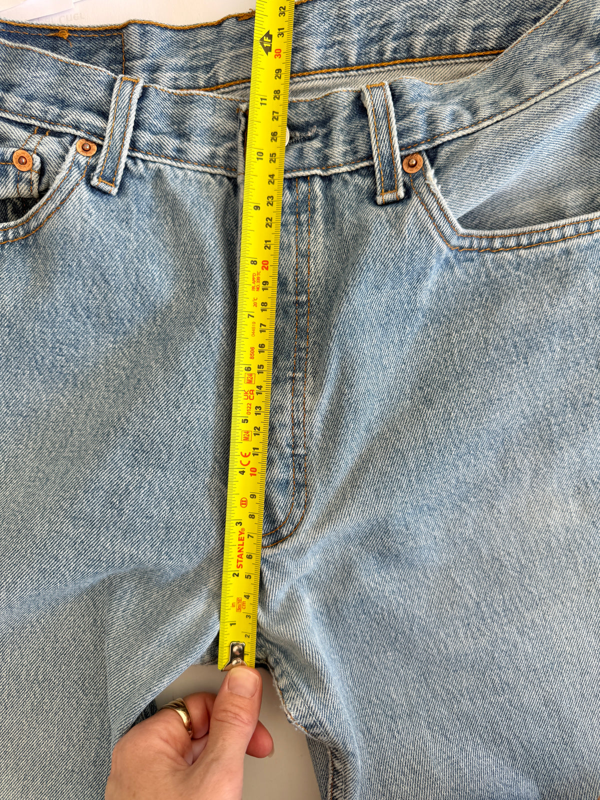 W29 L33vintage Levis 501s 28/29” measured medium fade blue Y2K 501s
