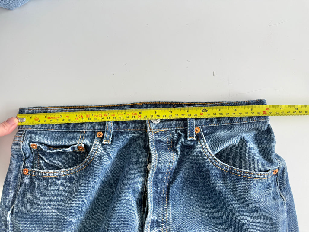 W31 L29 vintage Levis 501s 30/31” measured dark blue denim Levi’s 501s 90s