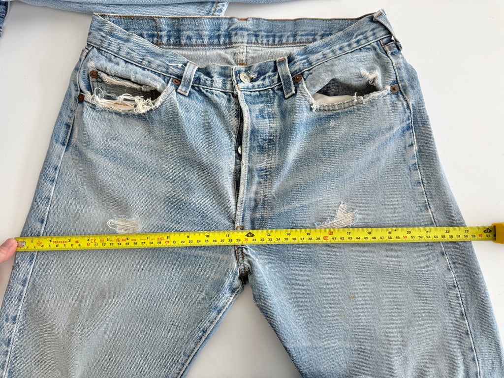 W31 L29 vintage Levis 501s 30/31” medium light blue denim Levi’s 501s 80s USA