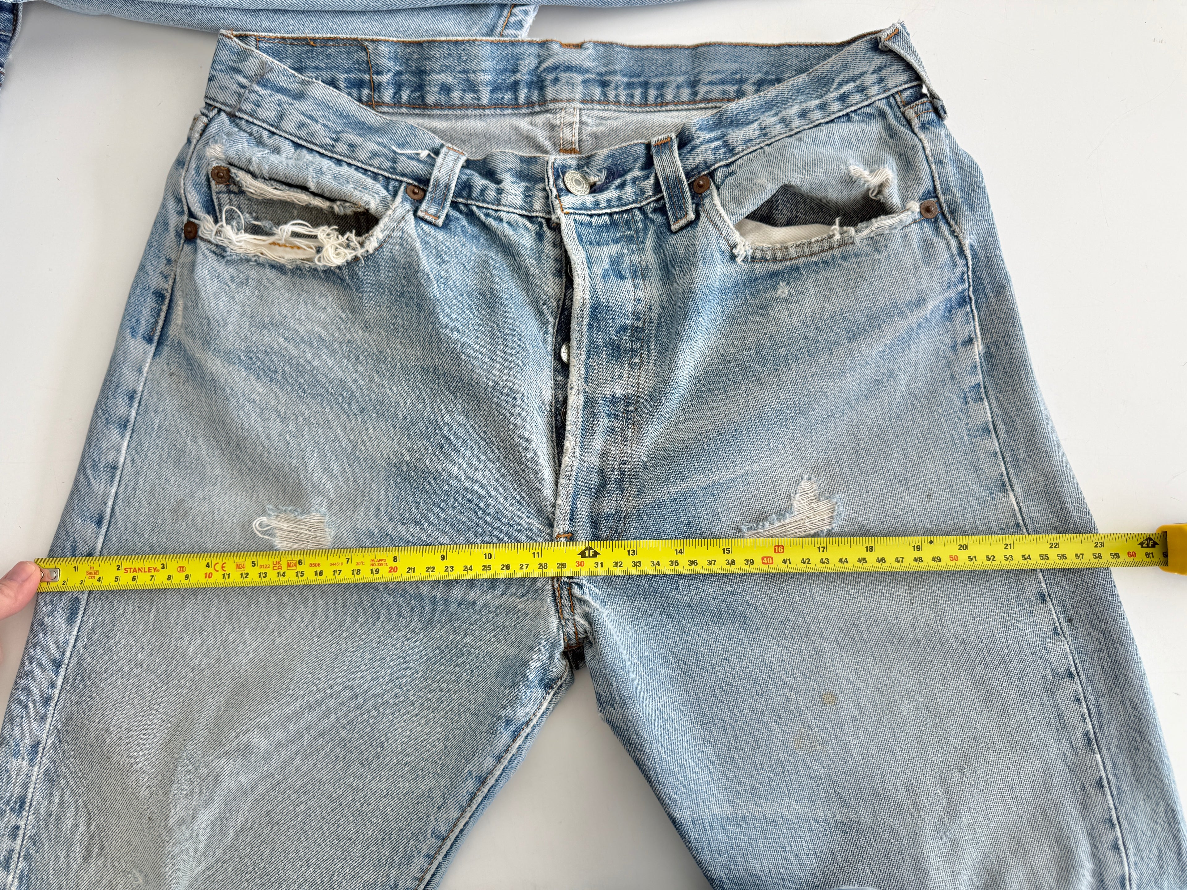W31 L29 vintage Levis 501s 30/31” medium light blue denim Levi’s 501s 80s USA