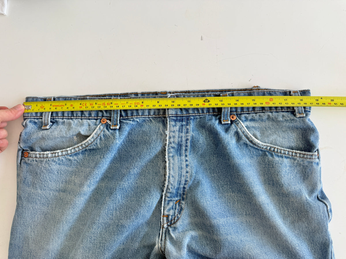 W36 L31 vintage Levis 505 medium blue 35/37” measured waist 501s 90s USA