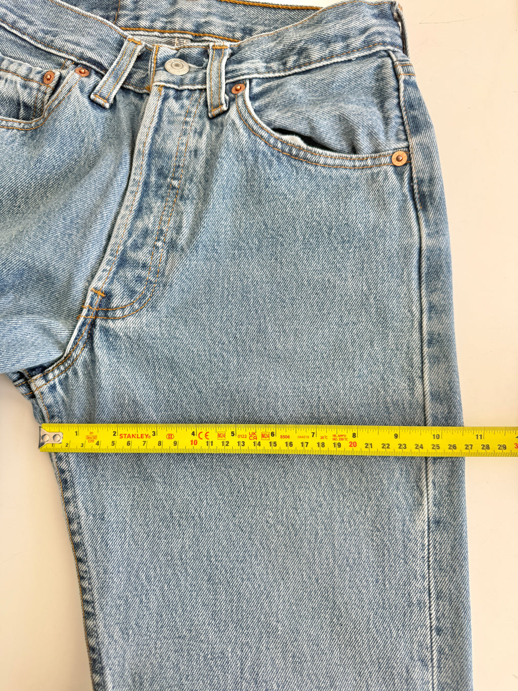 W24 L30 vintage Levis 501 23/24” medium blue Levi’s 501s