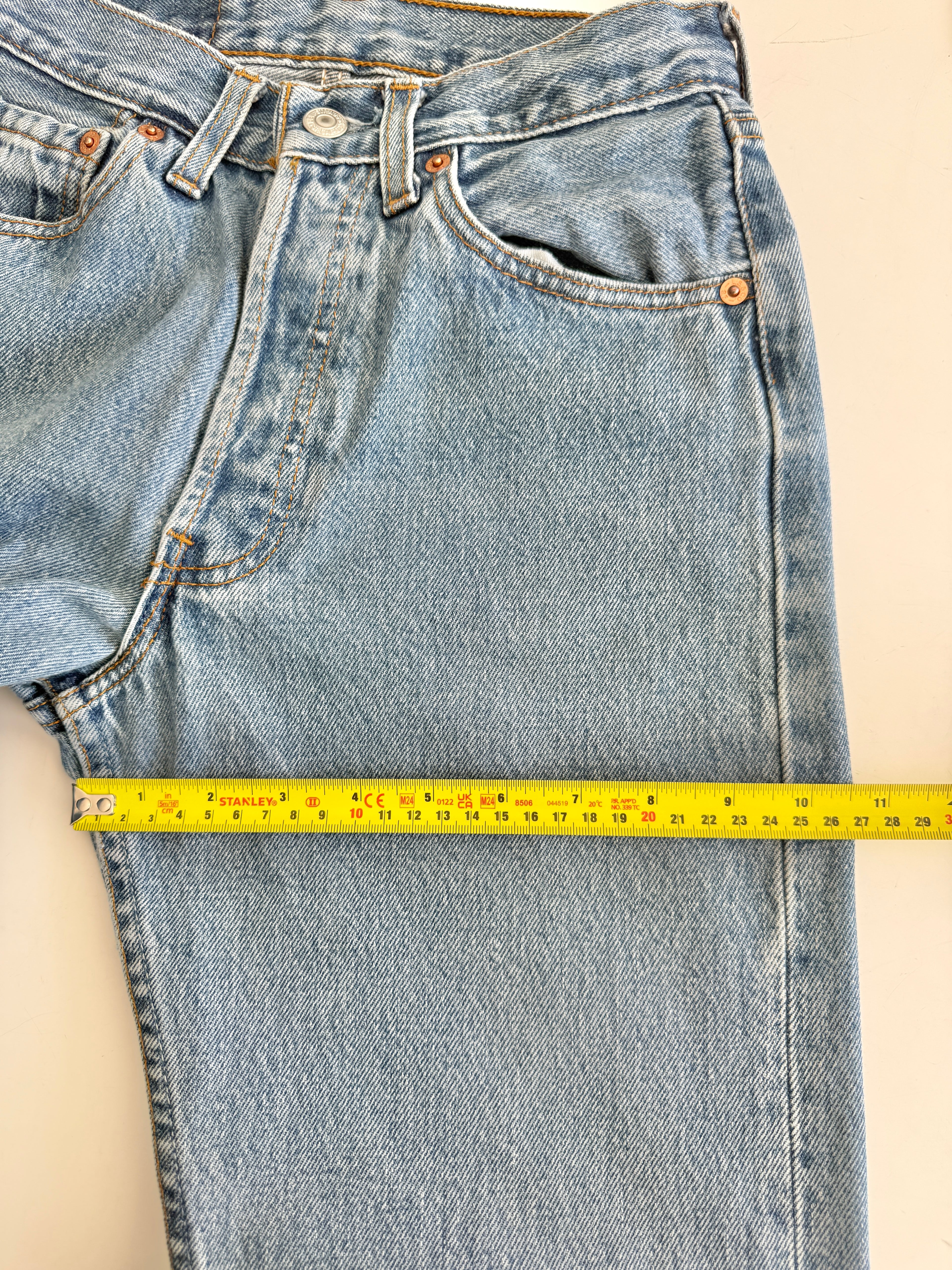 W24 L30 vintage Levis 501 23/24” medium blue Levi’s 501s