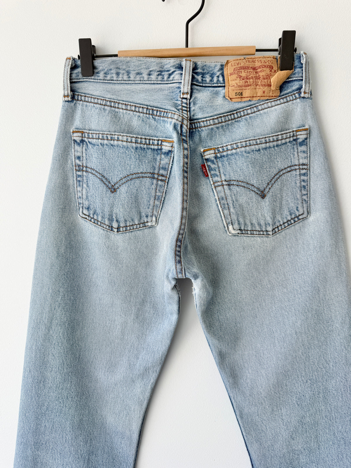 W25 L30 vintage Levis 501s 25” measured light blue faded Y2K 501s