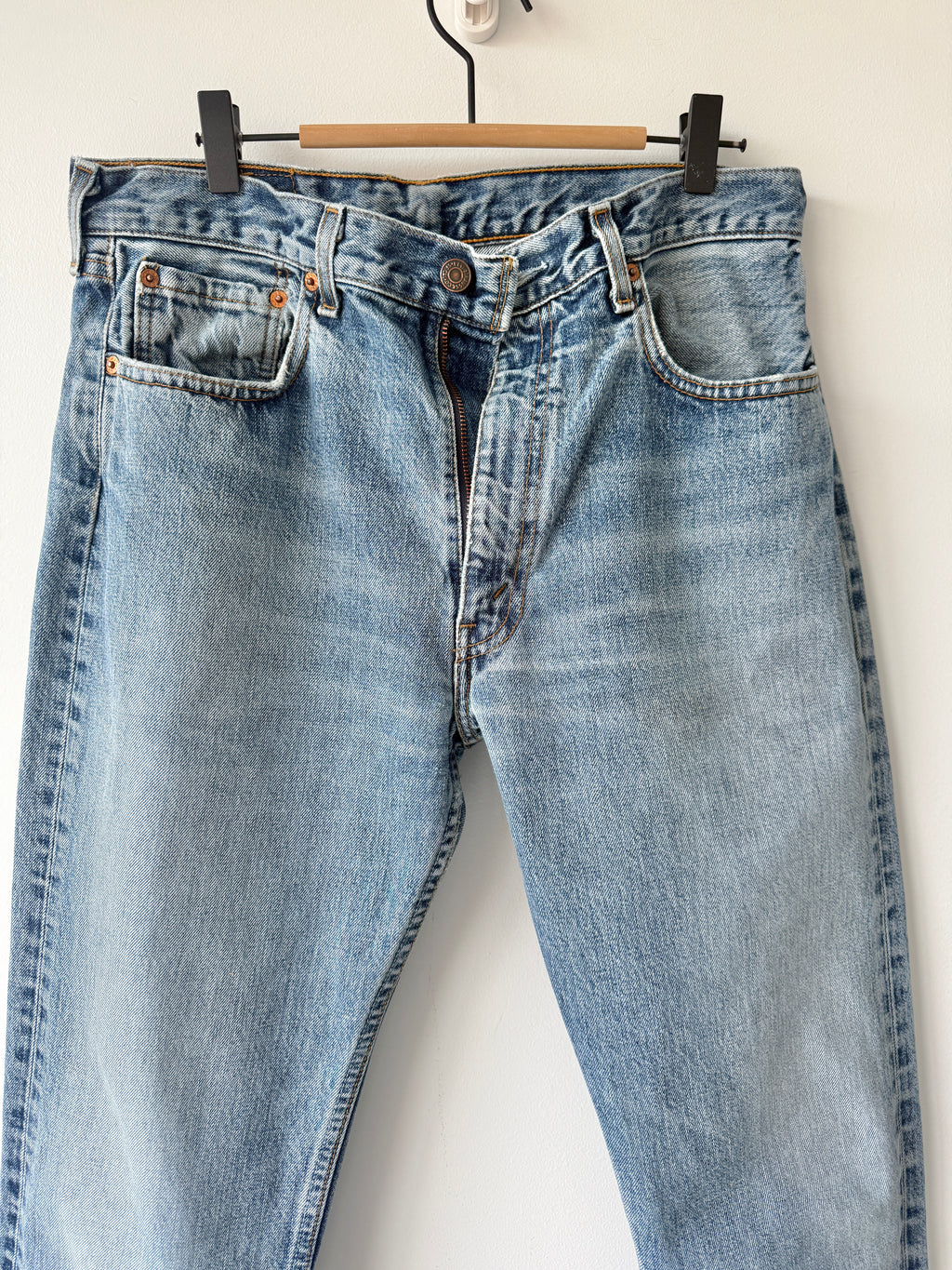 W32 L33 vintage Levis 505 31-32” measured medium faded blue 90s Levi’s 505s