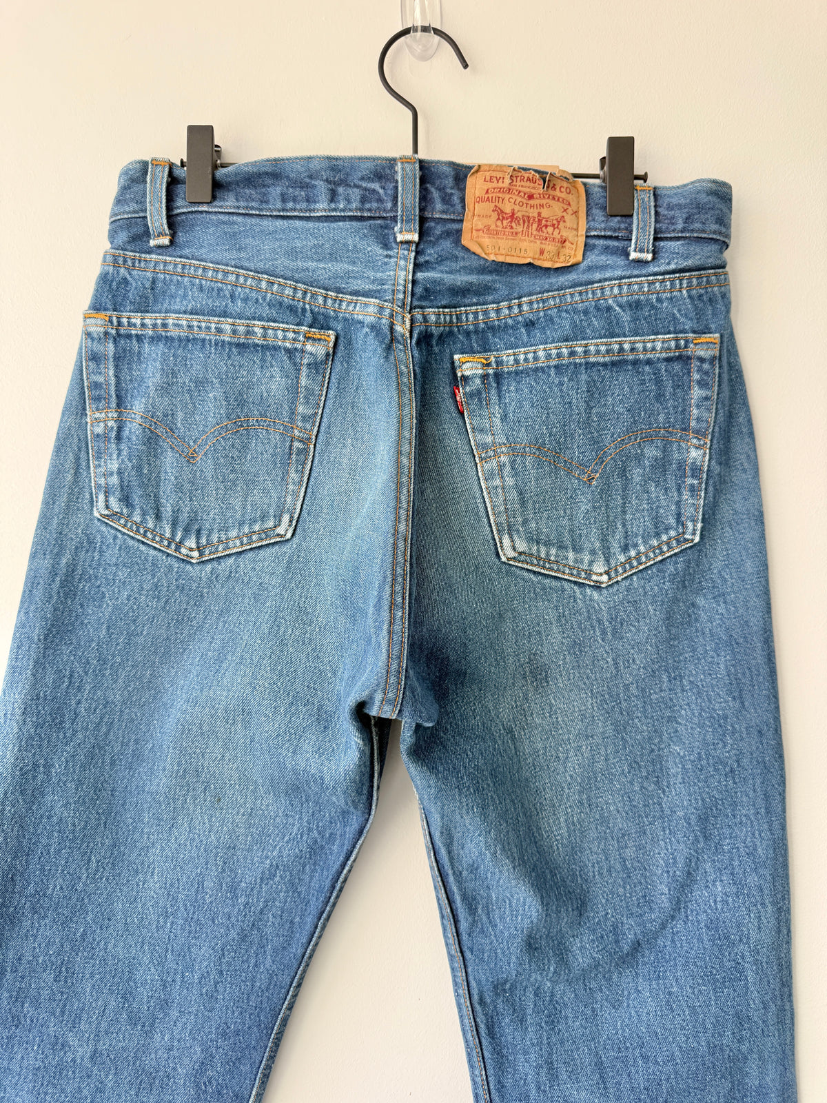 W31 L26 vintage Levis 501 0115 dark blue 30/31” measured waist 501s 80s USA