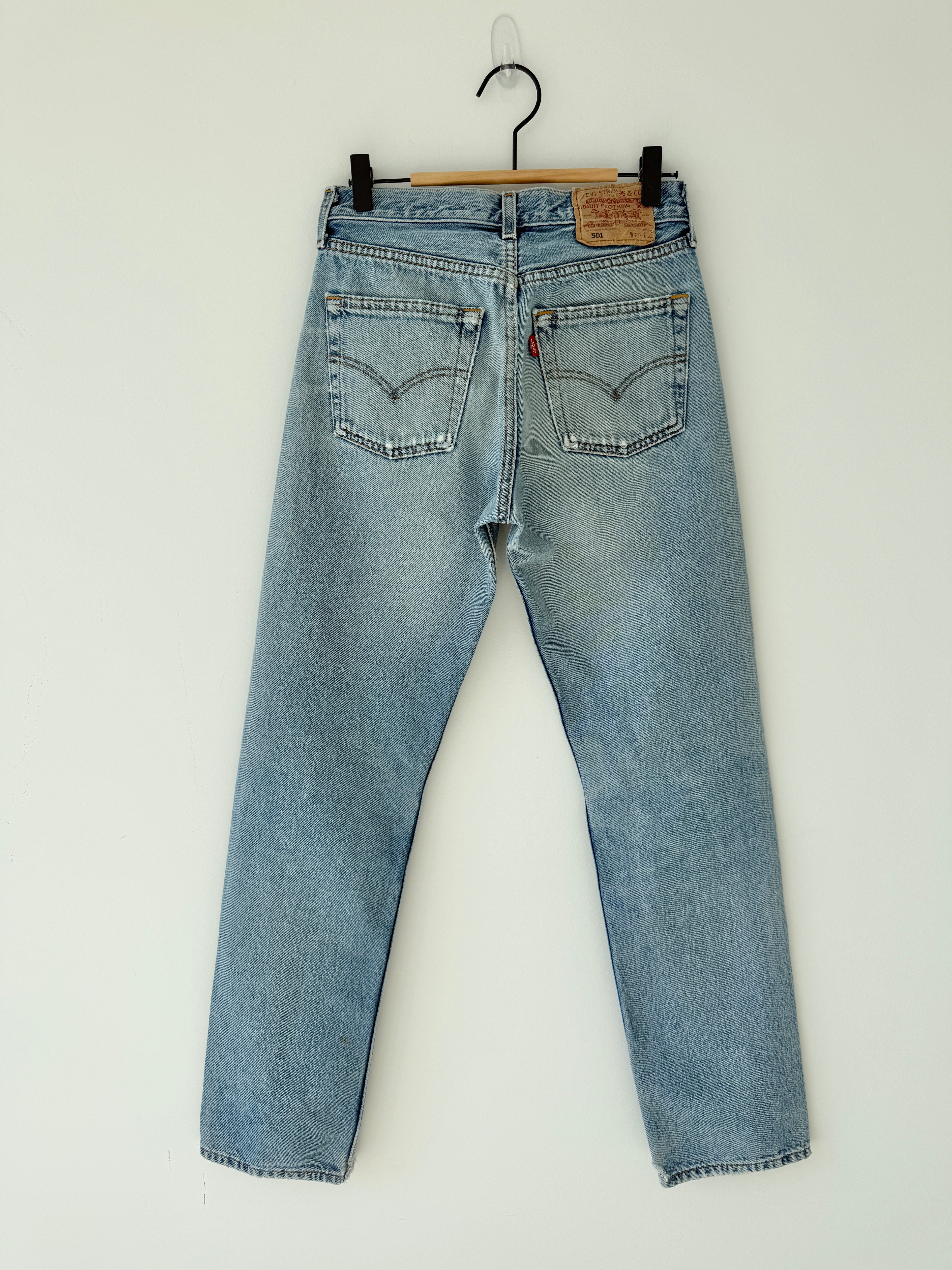 W26 L31 vintage Levis 501 25/26” measured waist medium light blue 501s Y2K denim